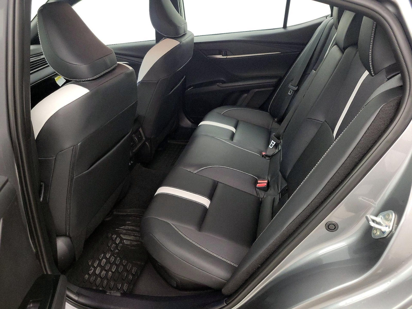 2025 Toyota Camry SE - Photo 20