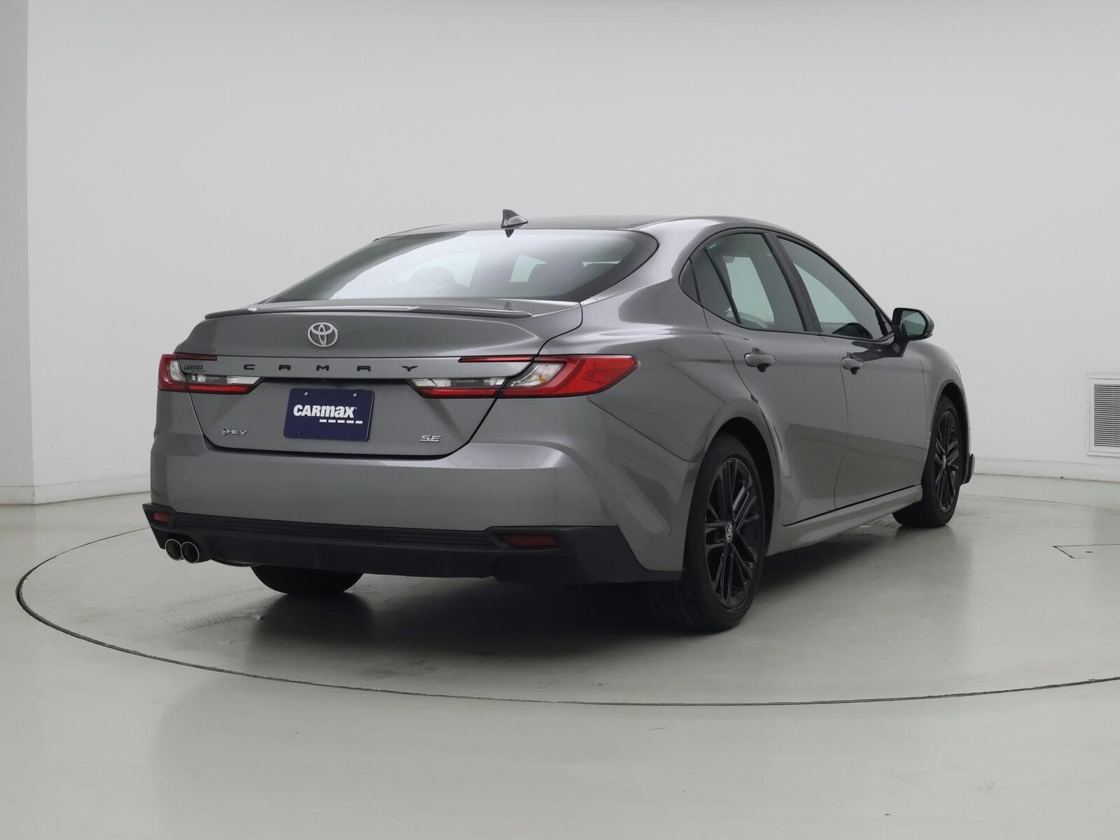 2025 Toyota Camry SE - Photo 9