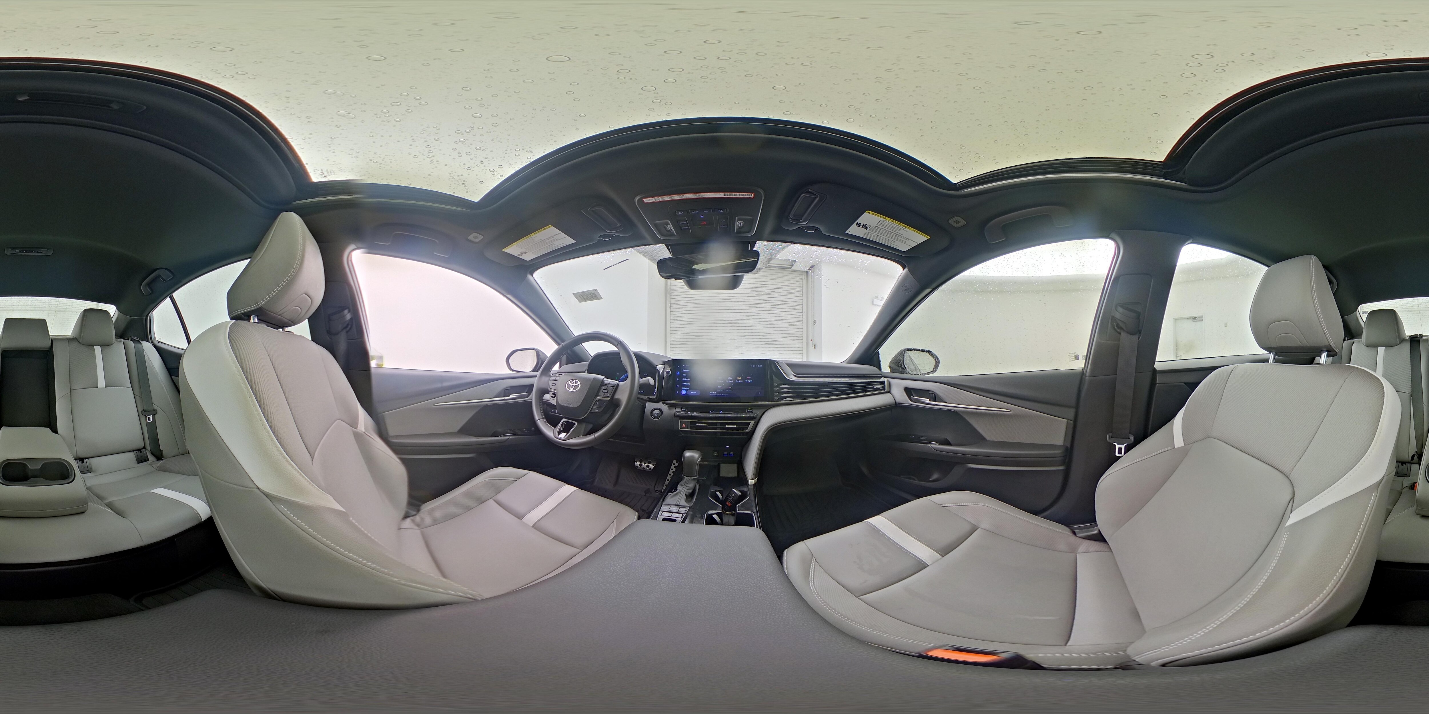2025 Toyota Camry SE - Photo 25