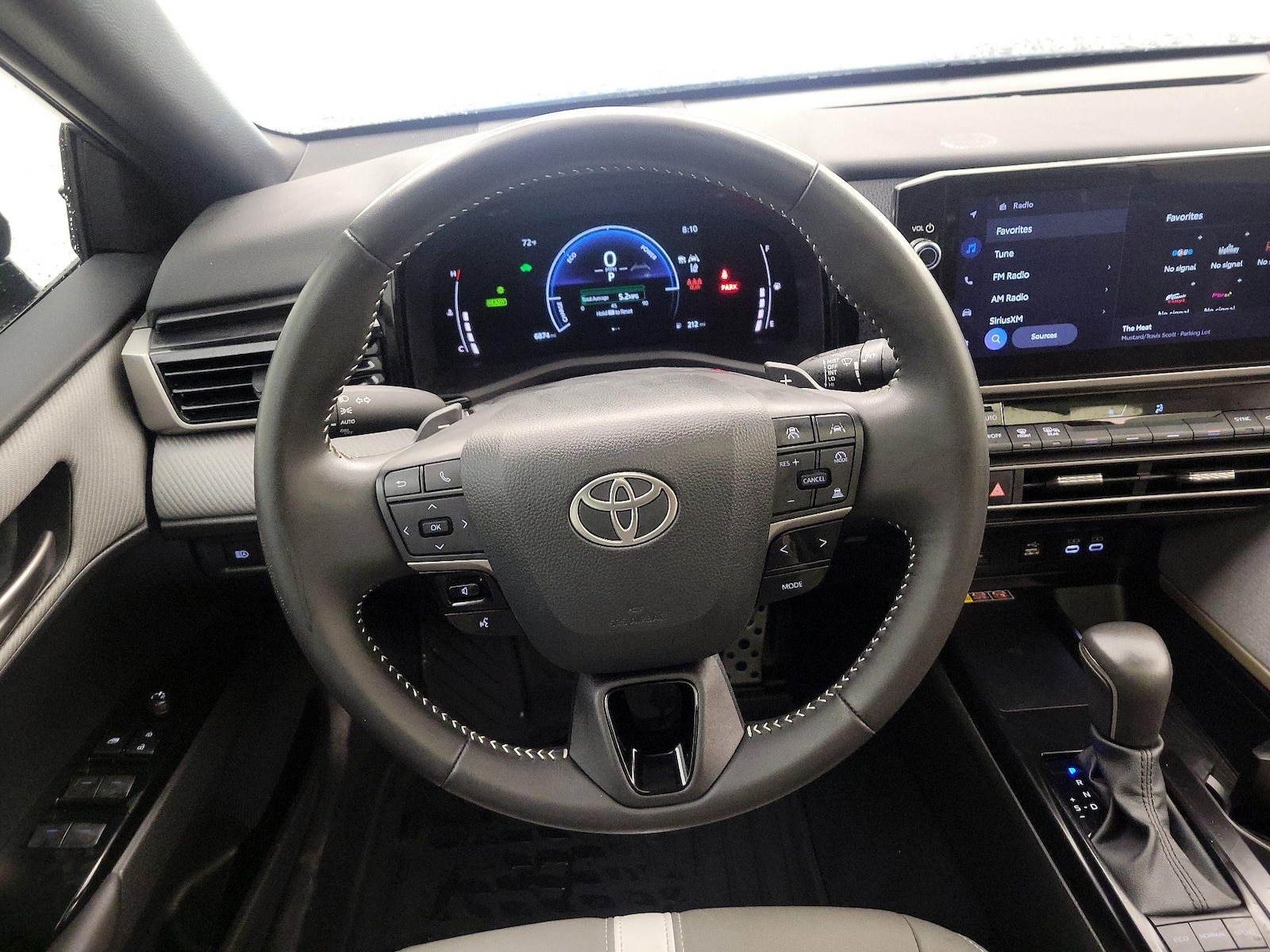 2025 Toyota Camry SE - Photo 11