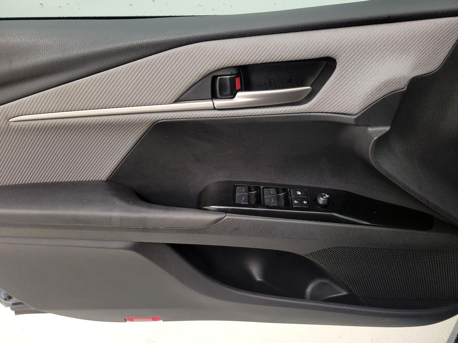 2025 Toyota Camry SE - Photo 13