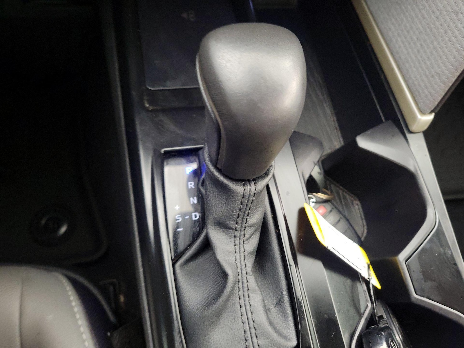 2025 Toyota Camry SE - Photo 18