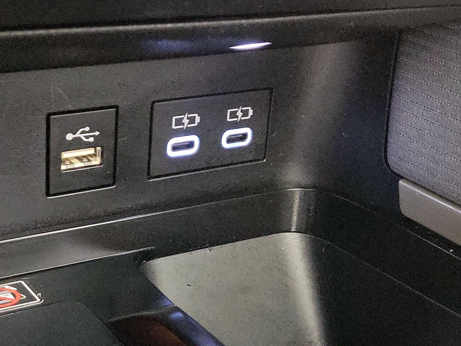 2025 Toyota Camry SE - Photo 19