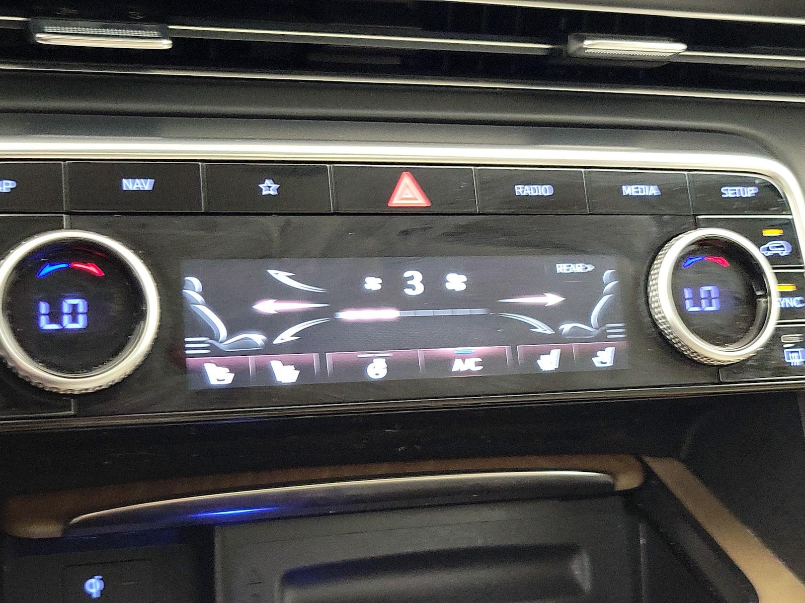 2024 GENESIS GV80 Standard - Photo 18