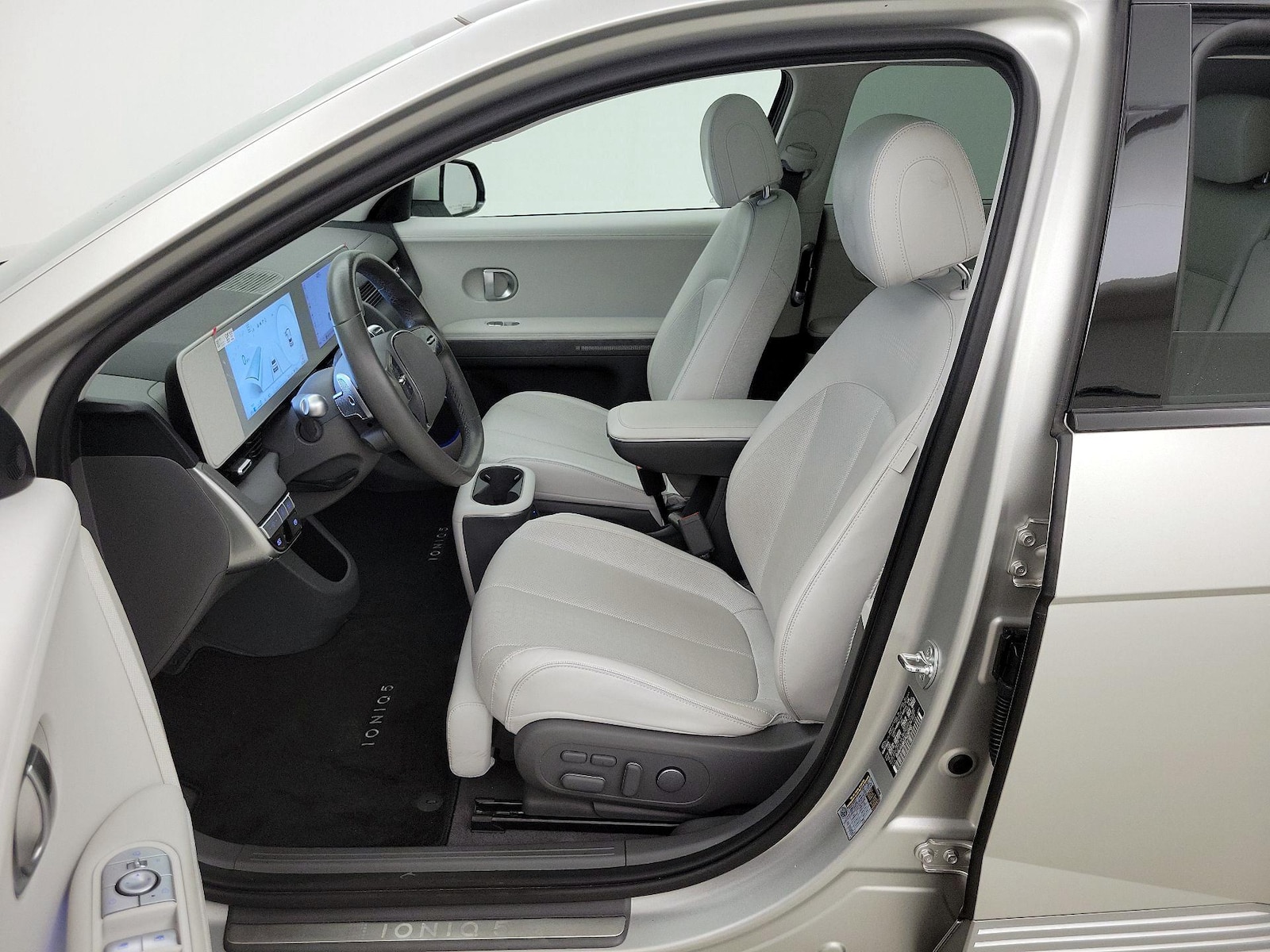 2024 Hyundai IONIQ 5 Limited - Photo 12