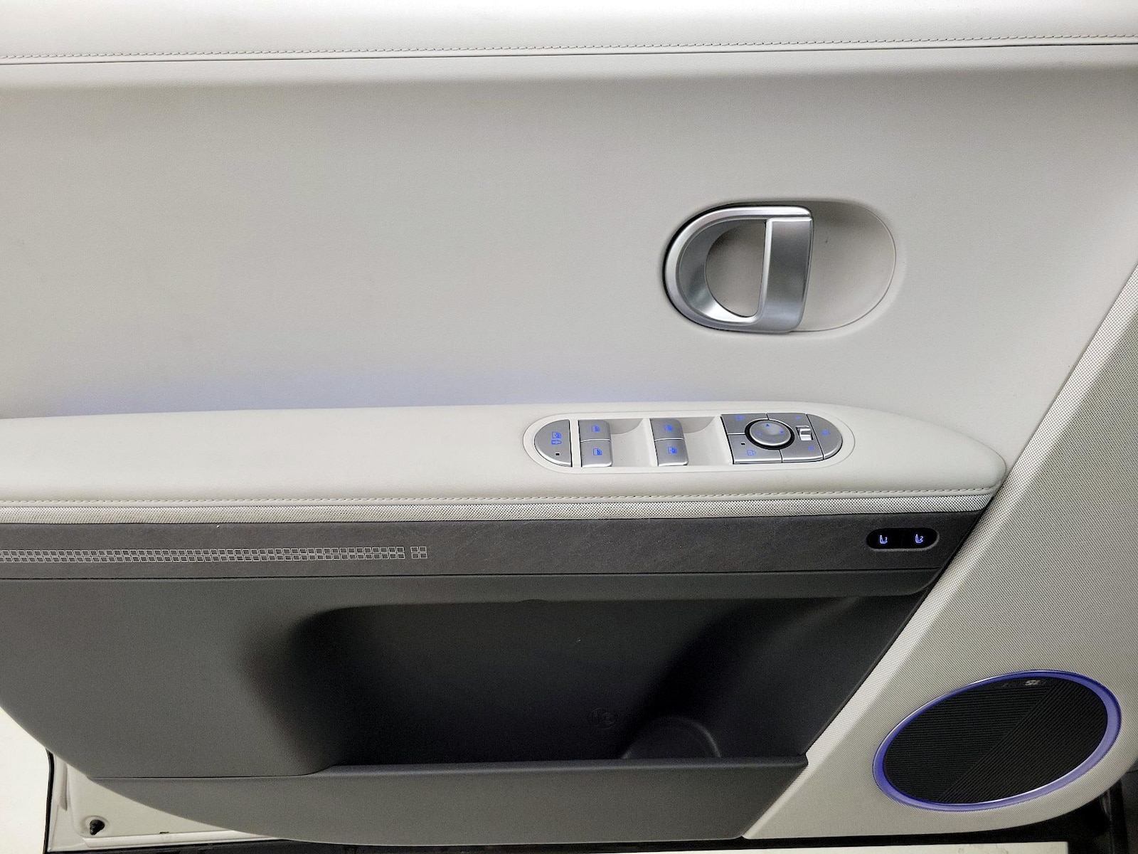 2024 Hyundai IONIQ 5 Limited - Photo 13