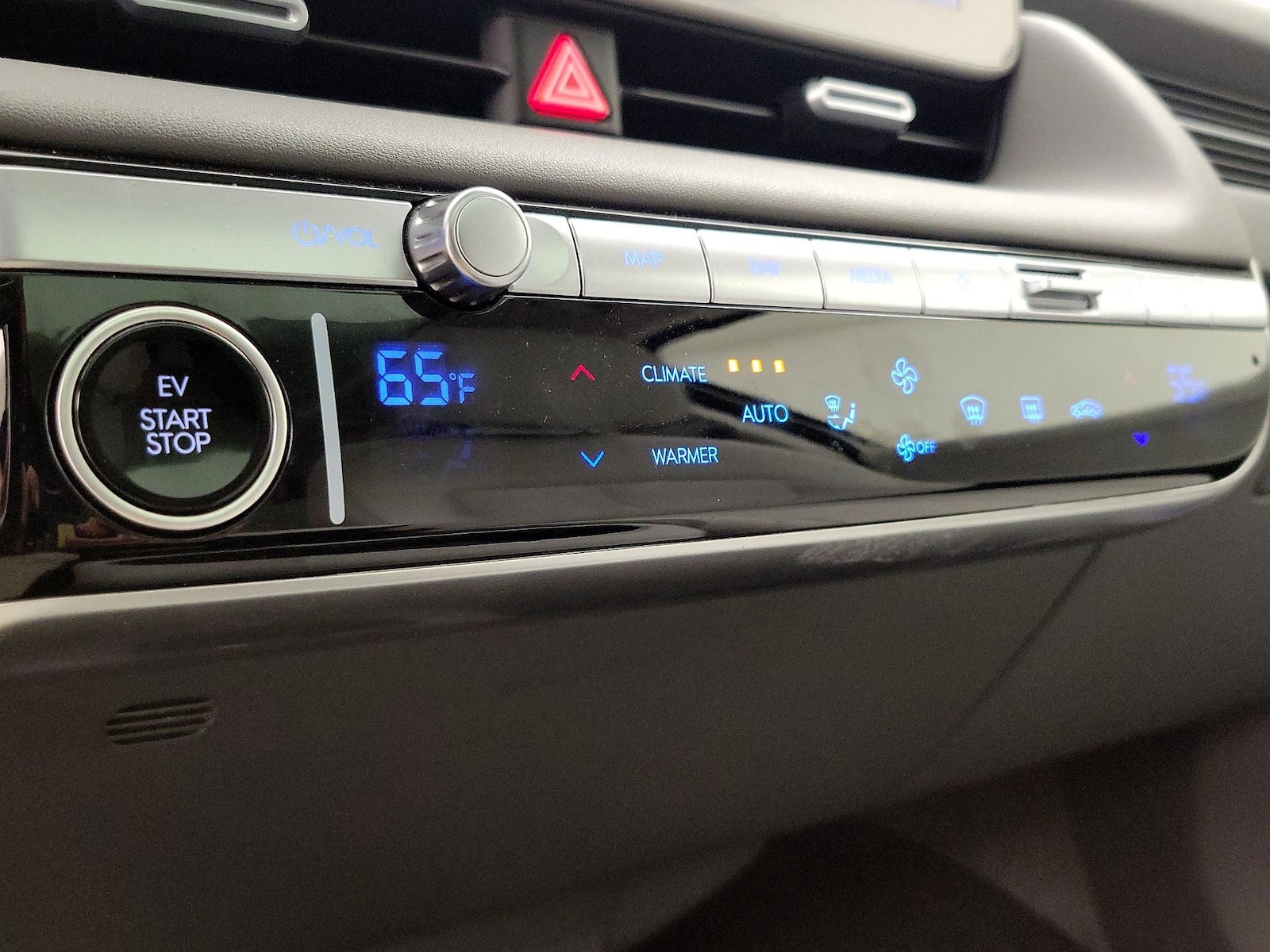 2024 Hyundai IONIQ 5 Limited - Photo 18