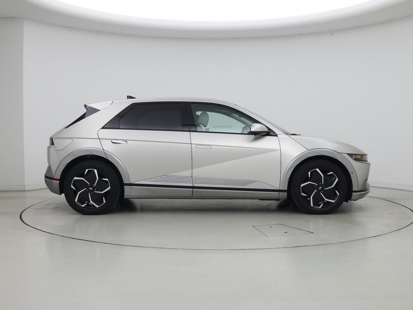 2024 Hyundai IONIQ 5 Limited - Photo 8