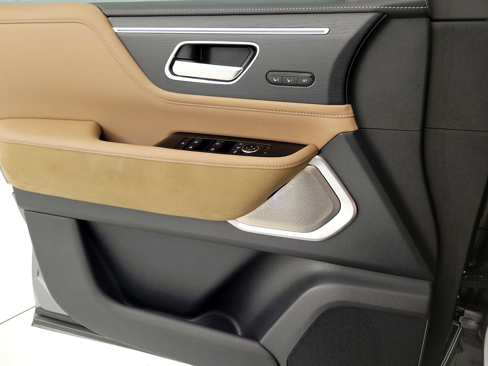 2025 INFINITI QX80 Sensory 4WD - Photo 13
