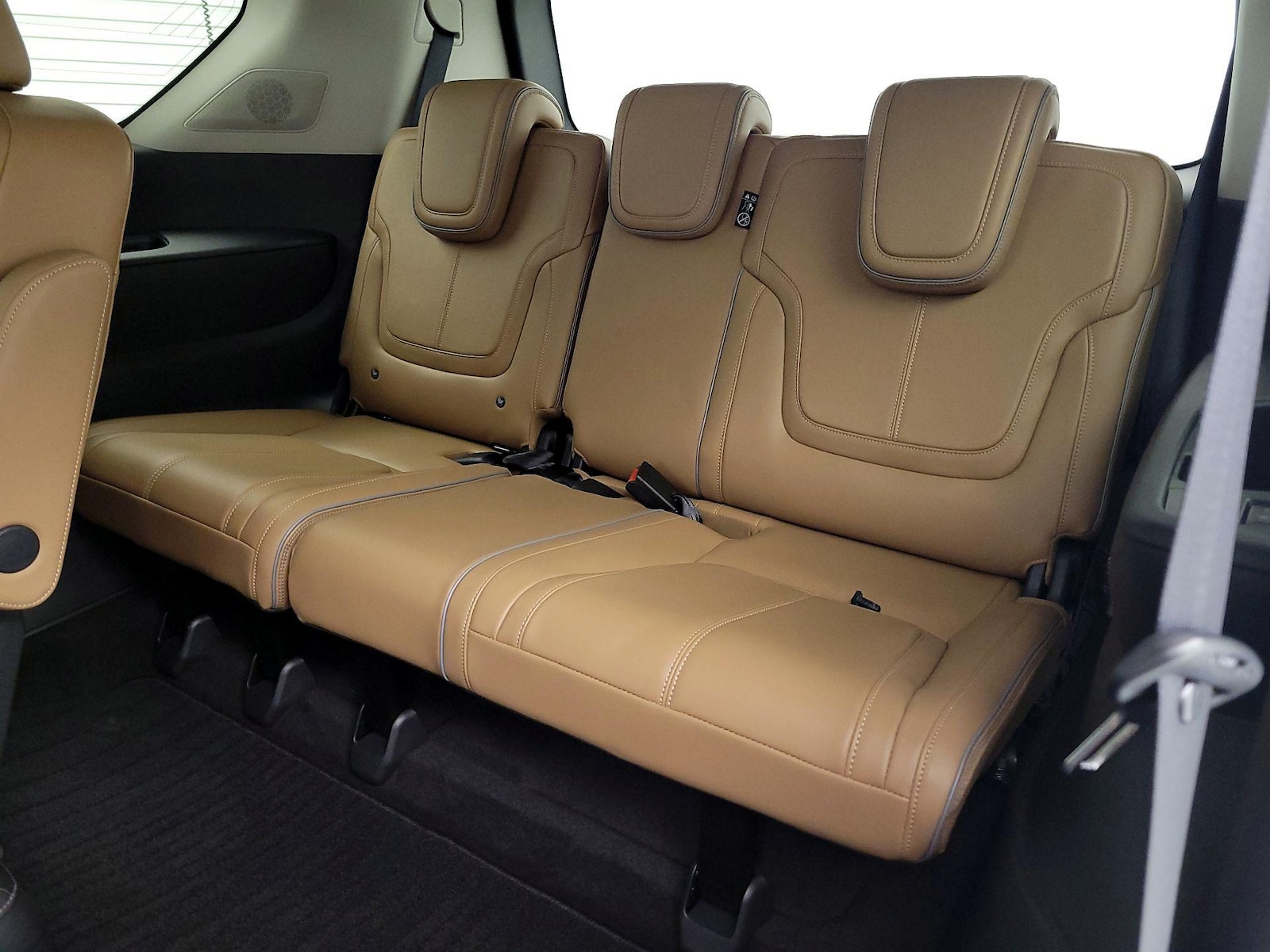 2025 INFINITI QX80 Sensory 4WD - Photo 23