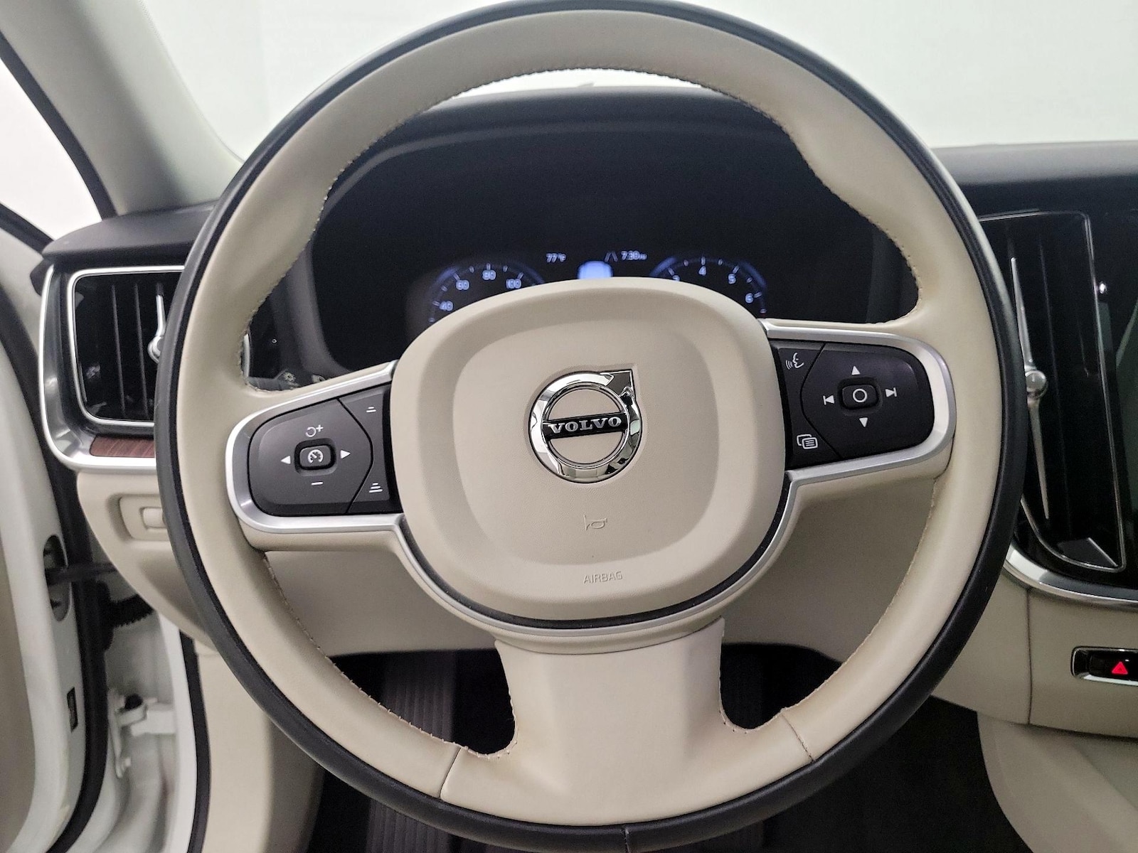 2021 Volvo S60 Momentum - Photo 9