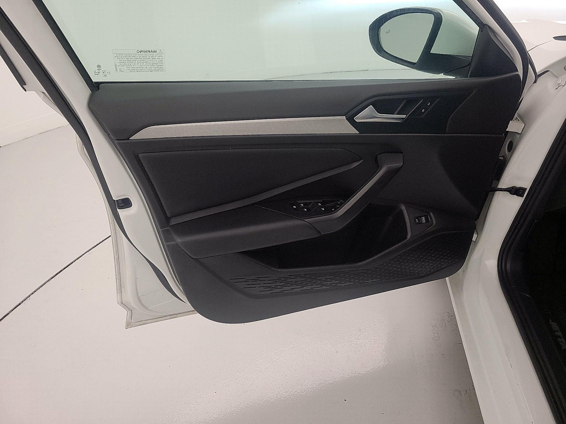 Thumbnail: 2019 Volkswagen Jetta - 12