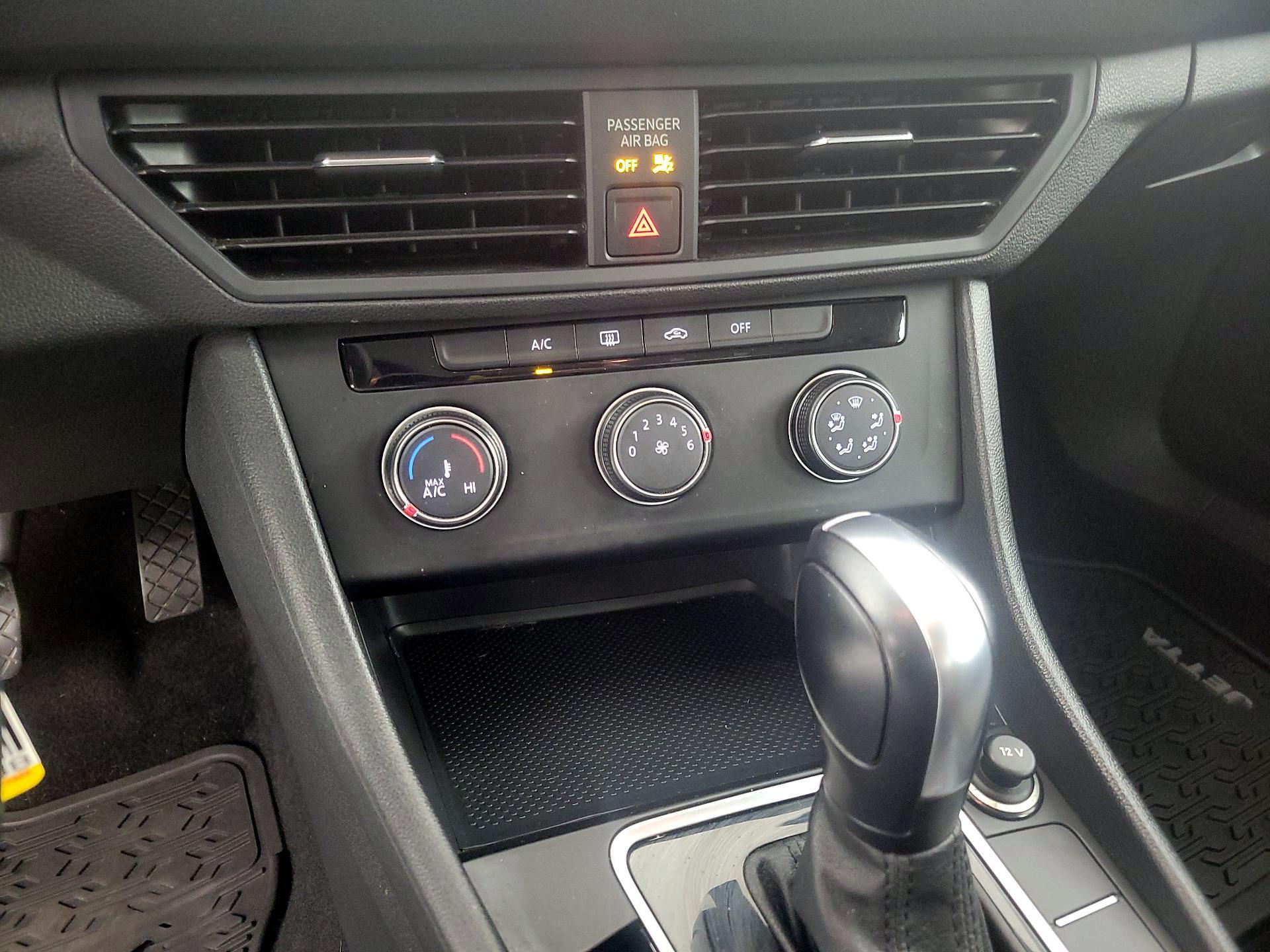 Thumbnail: 2019 Volkswagen Jetta - 16