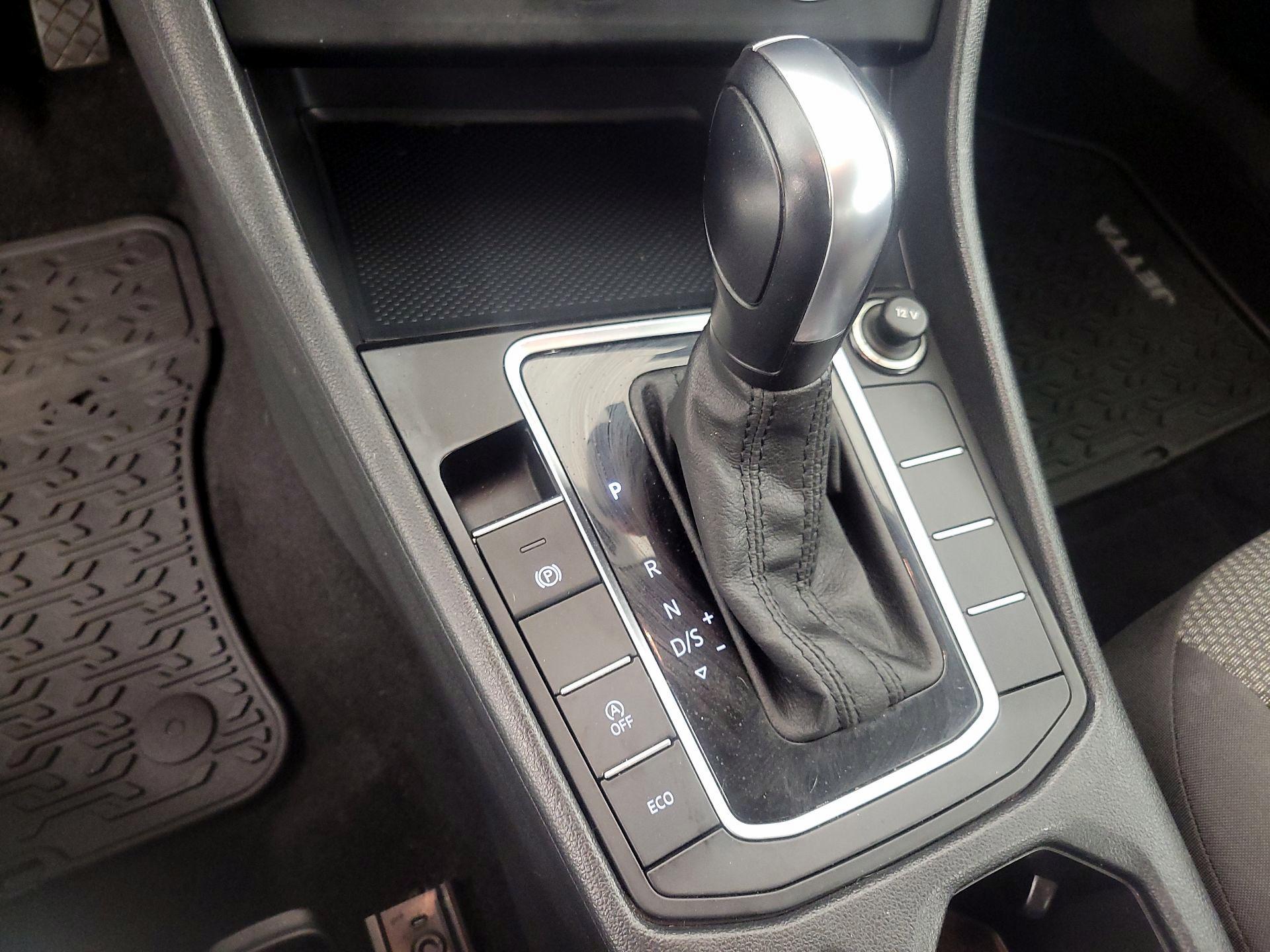 Thumbnail: 2019 Volkswagen Jetta - 17