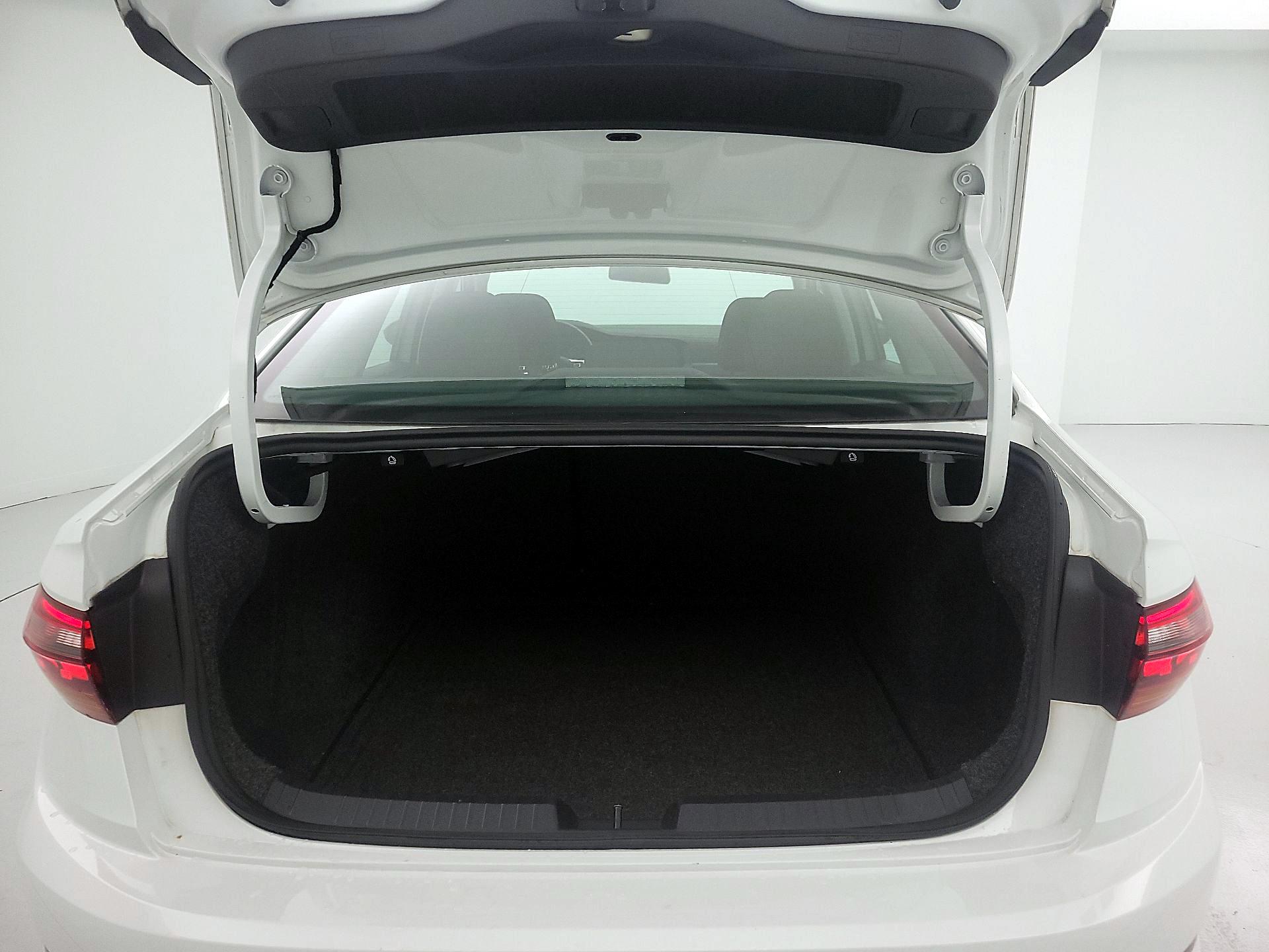 Thumbnail: 2019 Volkswagen Jetta - 20