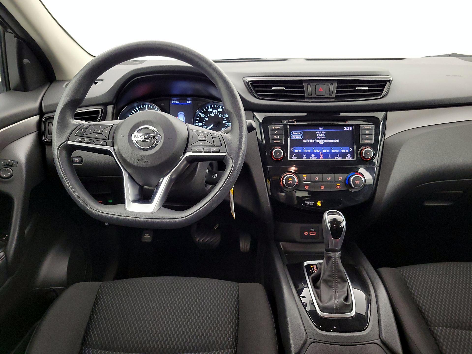 Thumbnail: 2020 Nissan Rogue Sport - 10