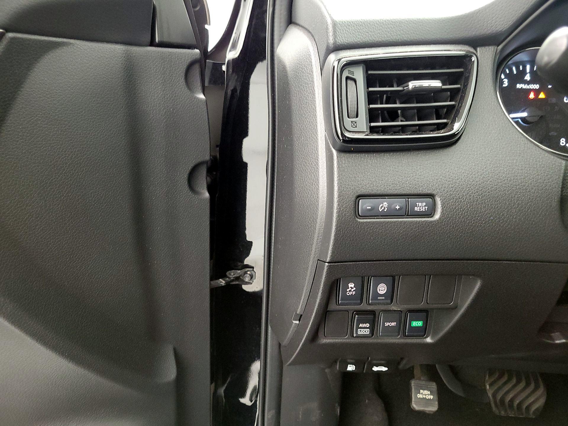 Thumbnail: 2020 Nissan Rogue Sport - 13