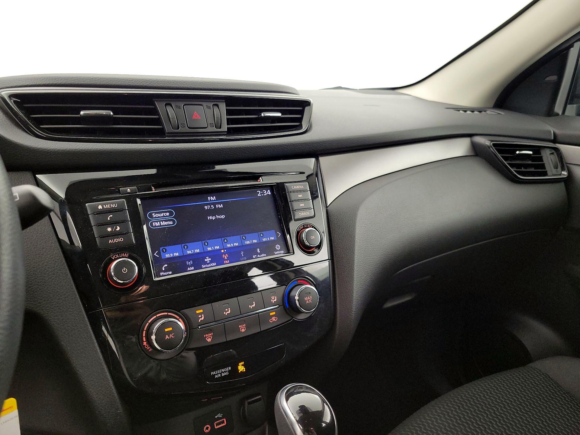 Thumbnail: 2020 Nissan Rogue Sport - 15