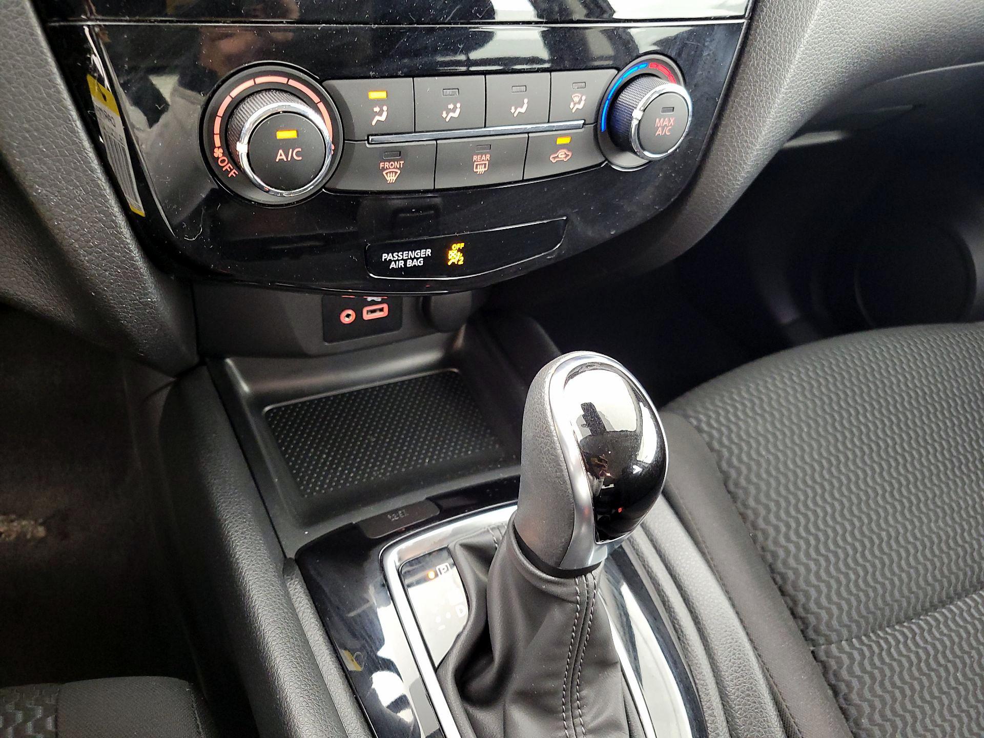 Thumbnail: 2020 Nissan Rogue Sport - 16