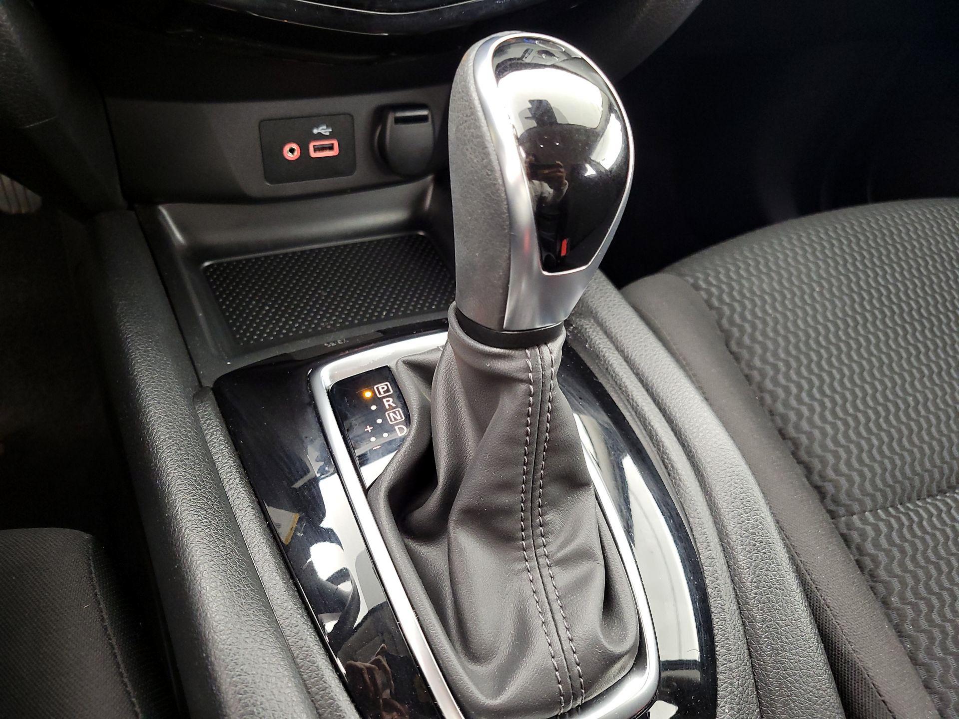 Thumbnail: 2020 Nissan Rogue Sport - 17