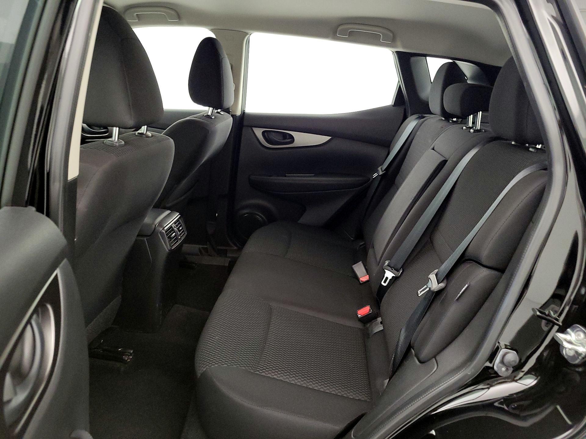 Thumbnail: 2020 Nissan Rogue Sport - 19