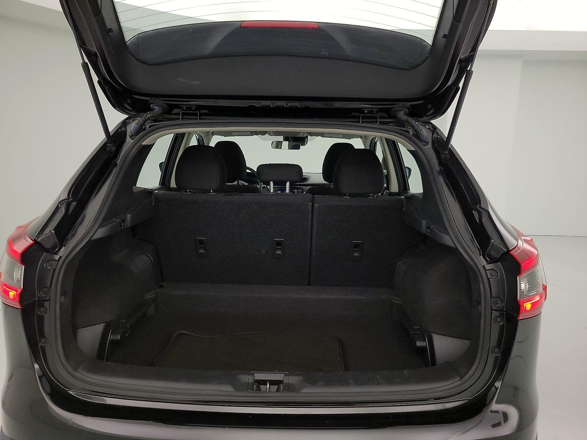 Thumbnail: 2020 Nissan Rogue Sport - 20