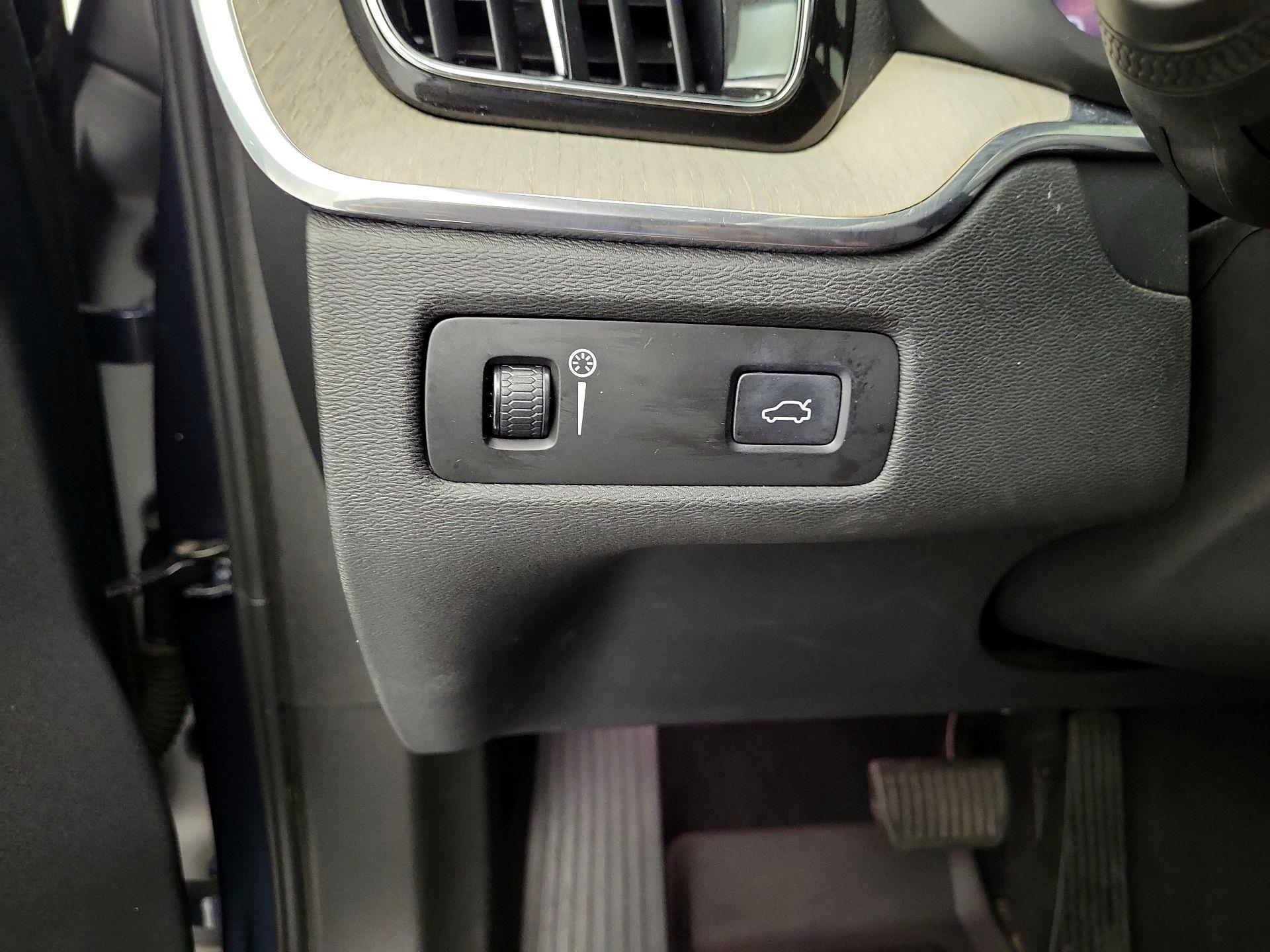 Thumbnail: 2019 Volvo XC60 - 13