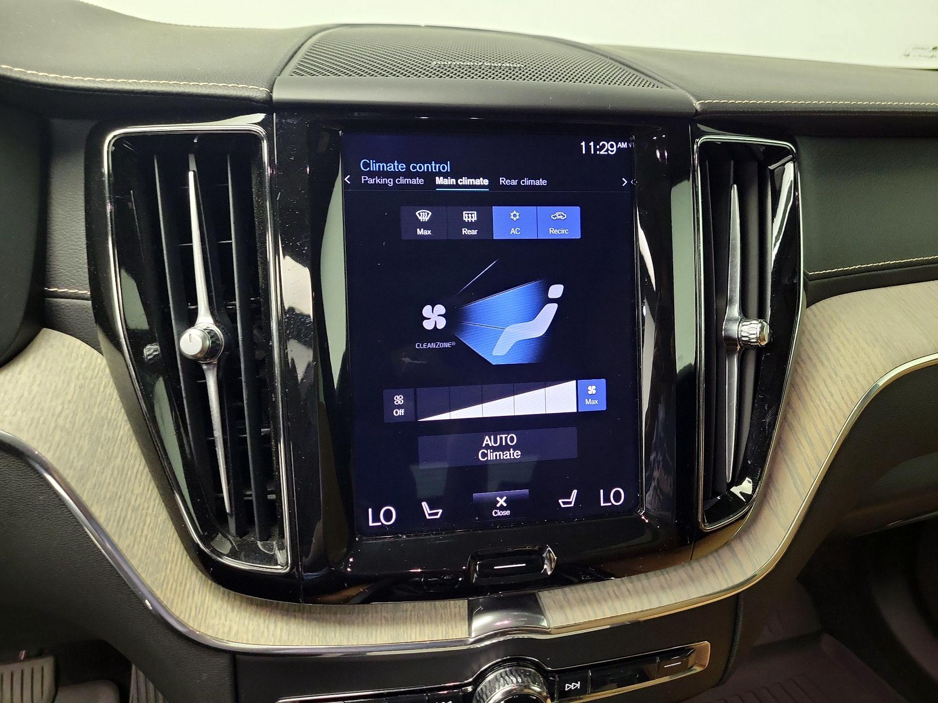 Thumbnail: 2019 Volvo XC60 - 17