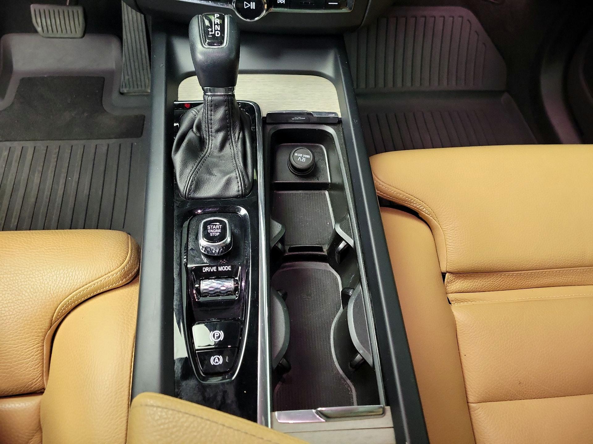 Thumbnail: 2019 Volvo XC60 - 18