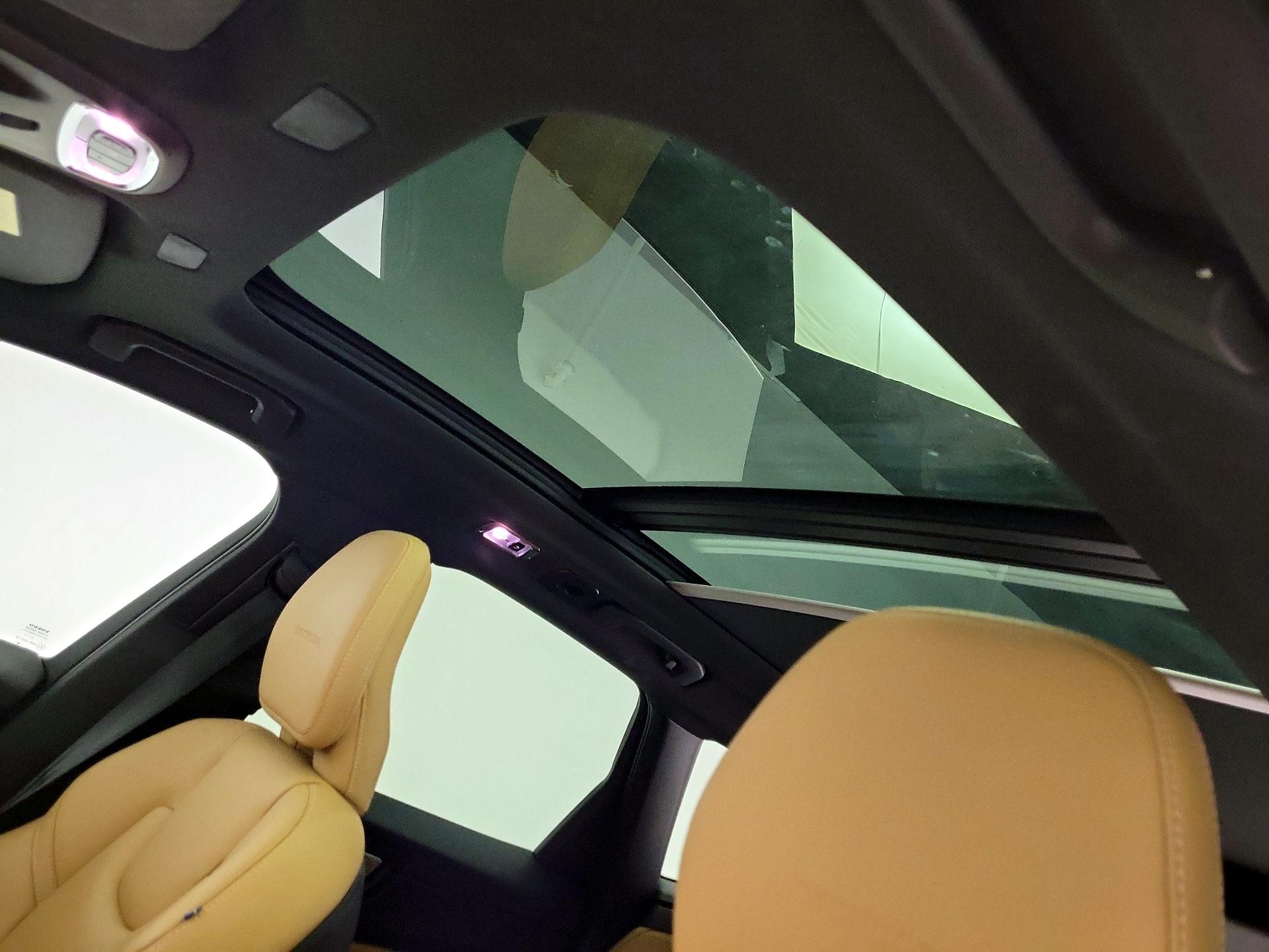 Thumbnail: 2019 Volvo XC60 - 20