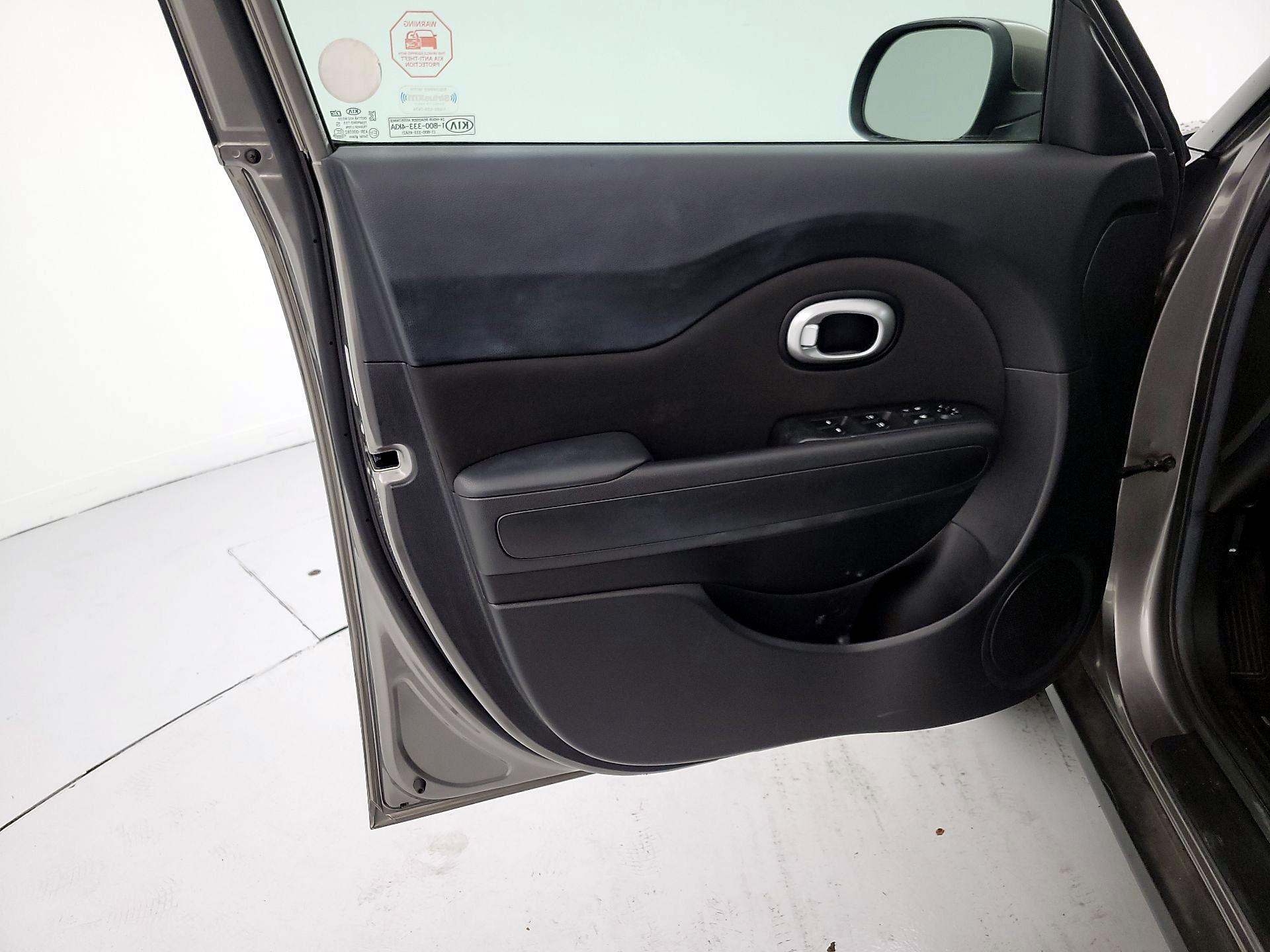 Thumbnail: 2016 Kia Soul - 12