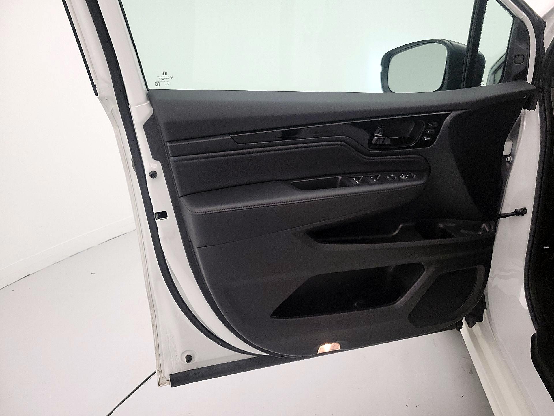 Thumbnail: 2023 Honda Odyssey - 12