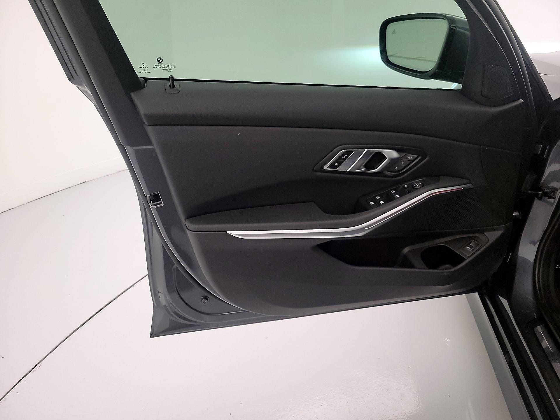 Thumbnail: 2021 BMW 3 Series - 12