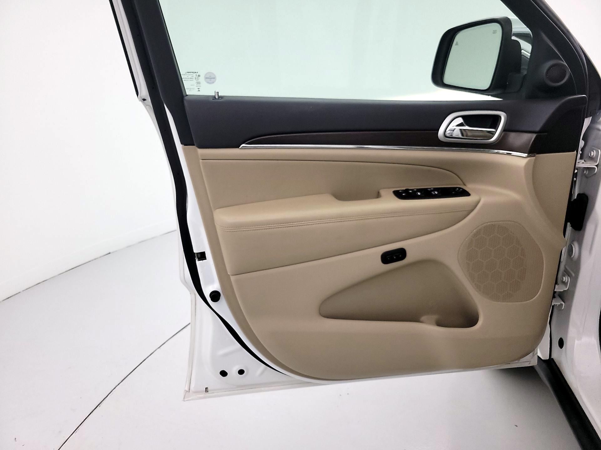 Thumbnail: 2018 Jeep Grand Cherokee - 12