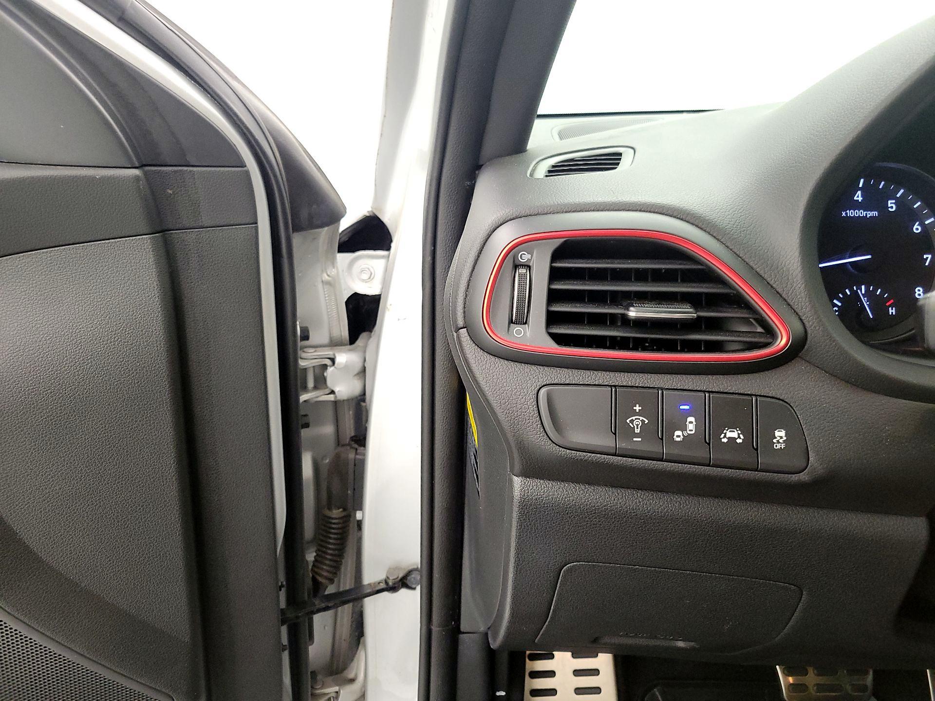 Thumbnail: 2018 Hyundai Elantra - 13