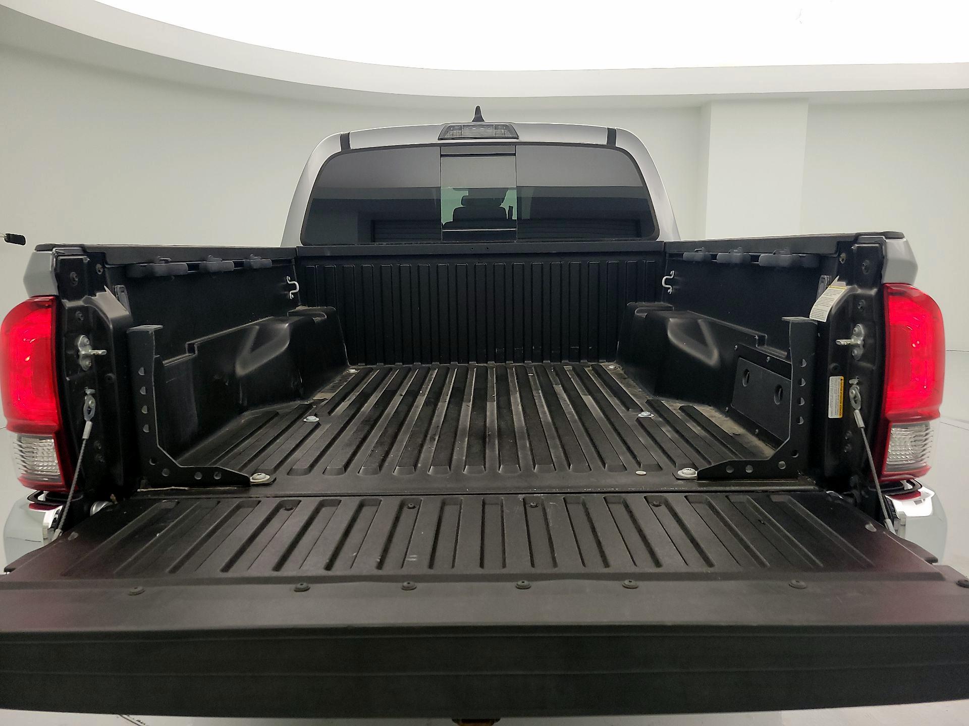 Thumbnail: 2021 Toyota Tacoma - 20