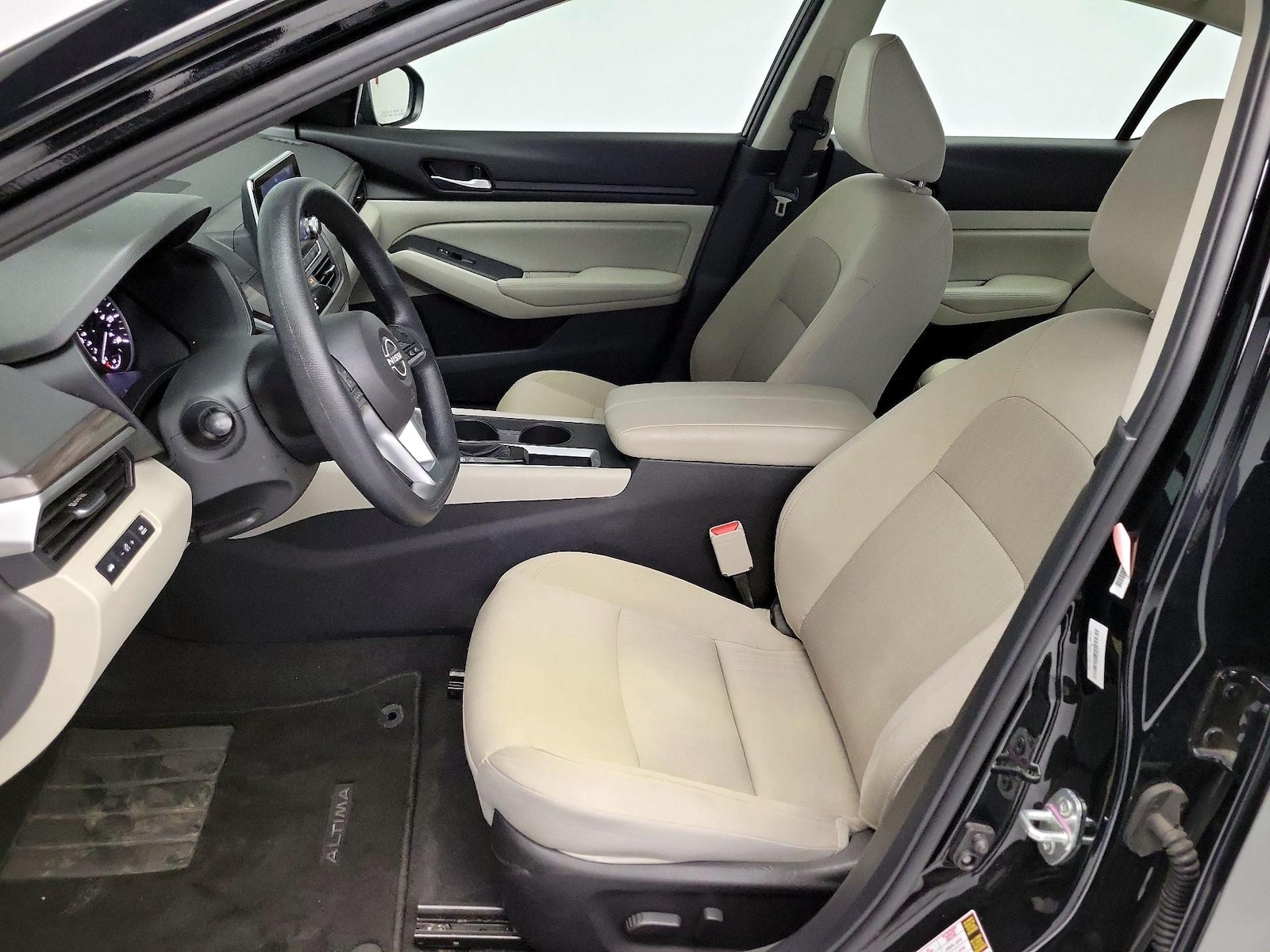 2025 Nissan Altima SV - Photo 12