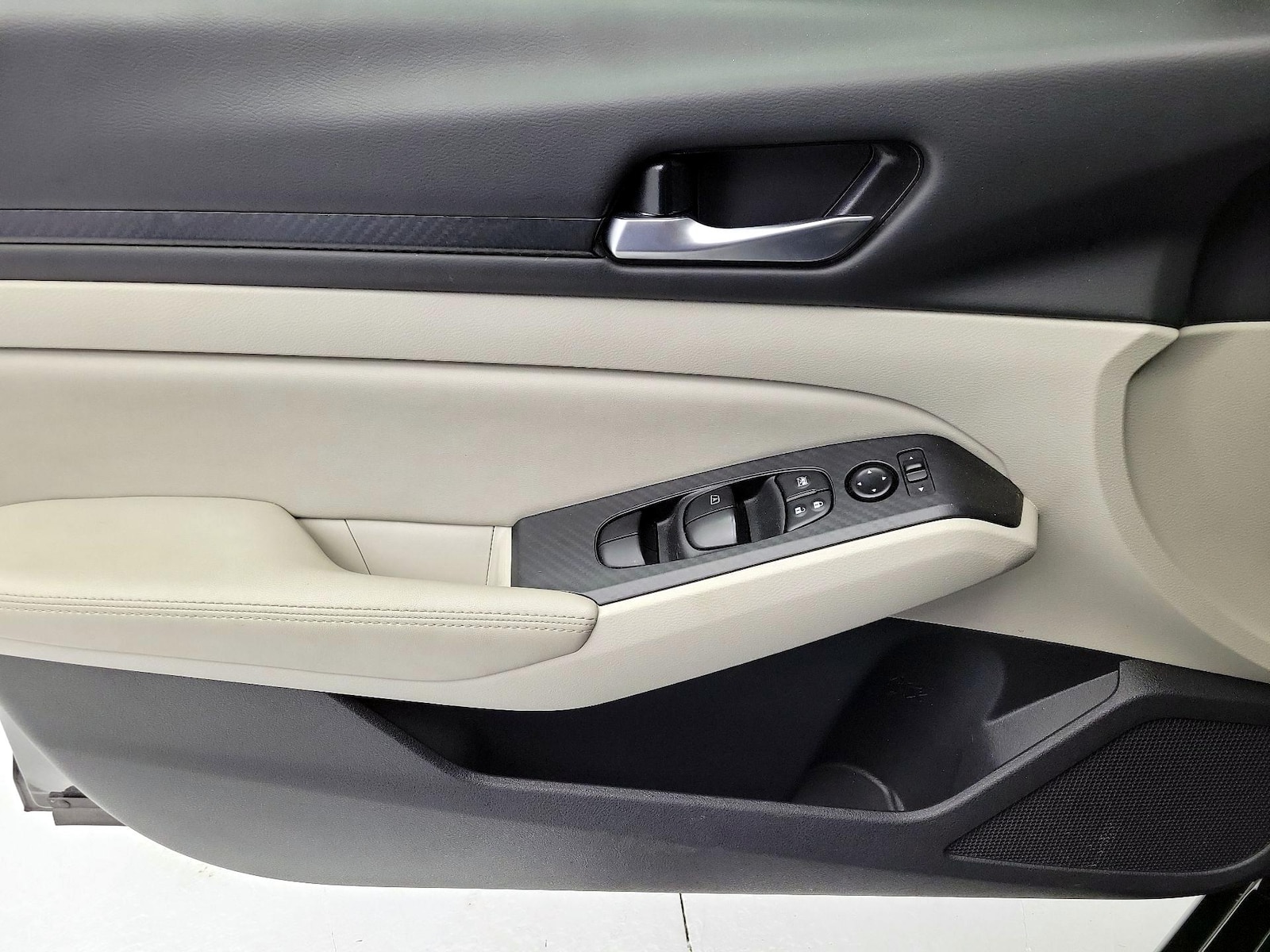 2025 Nissan Altima SV - Photo 13