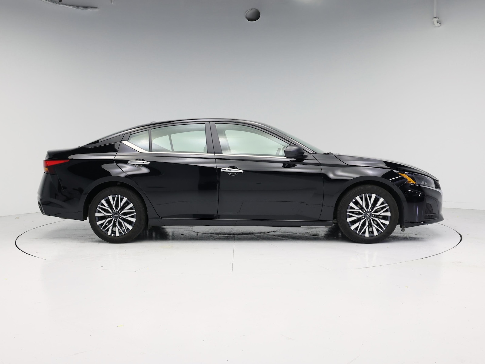 2025 Nissan Altima SV - Photo 8