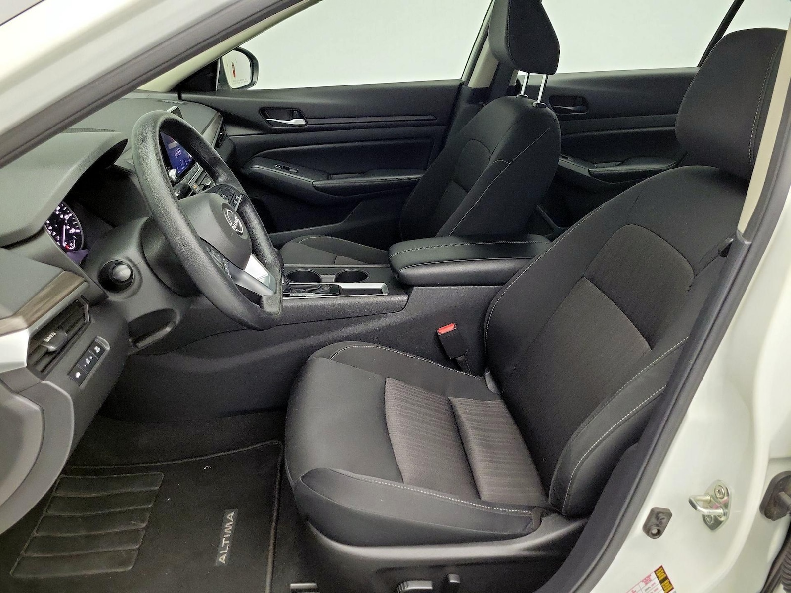 2025 Nissan Altima SV - Photo 12