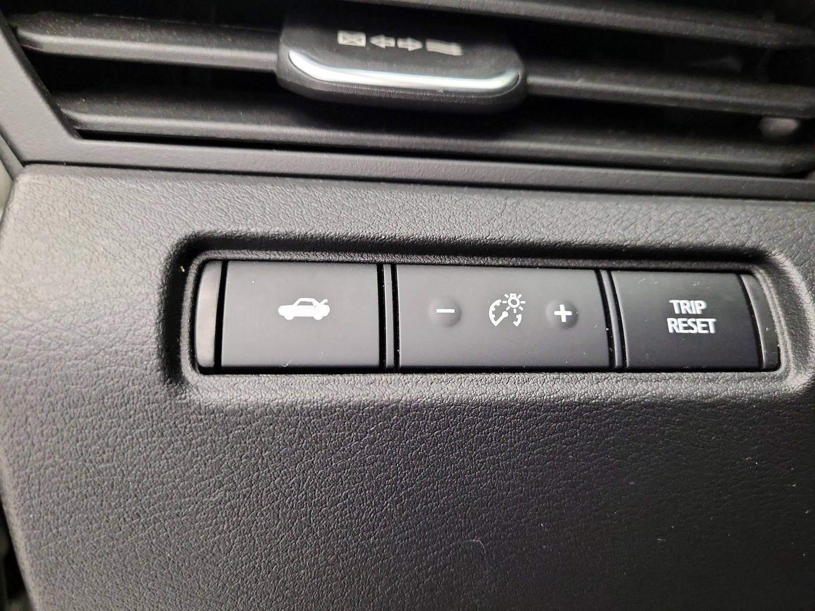 2025 Nissan Altima SV - Photo 14