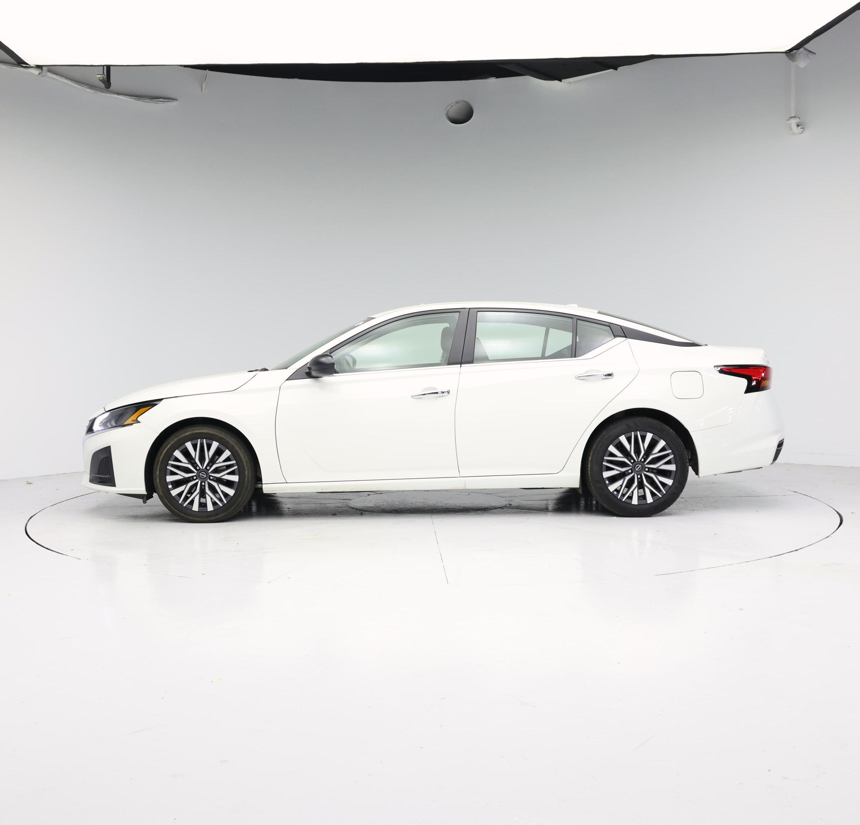 Thumbnail: 2025 Nissan Altima - 3