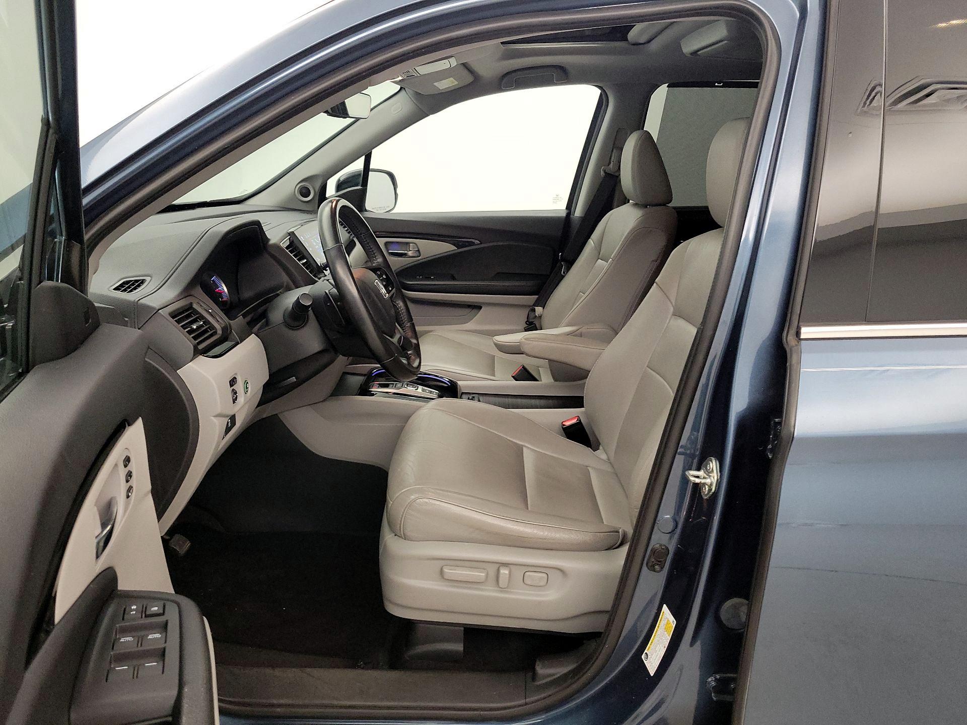 Thumbnail: 2019 Honda Pilot - 11