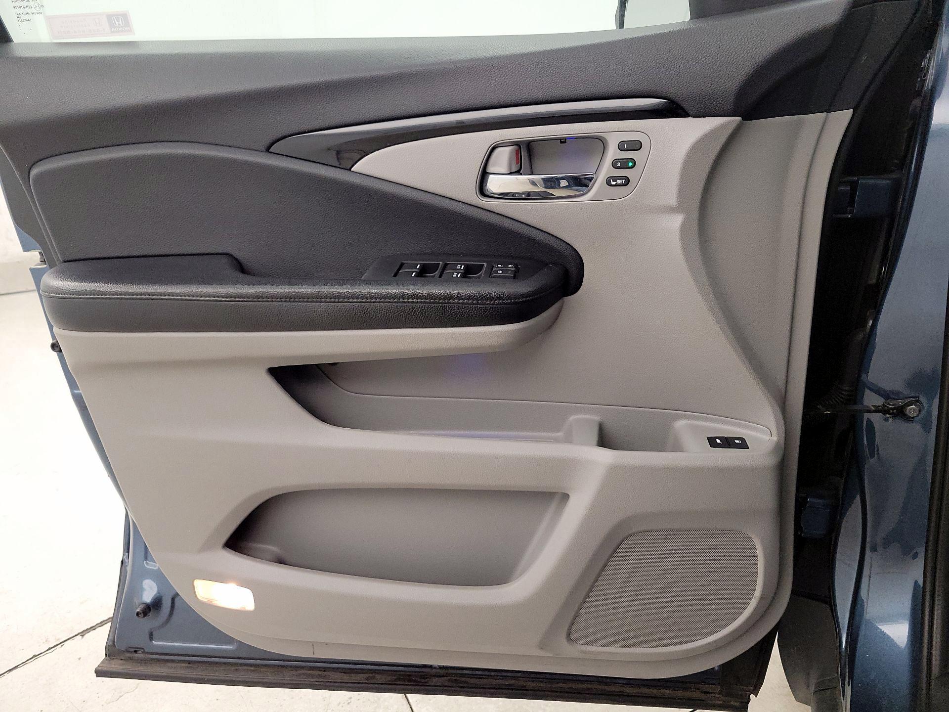 Thumbnail: 2019 Honda Pilot - 12