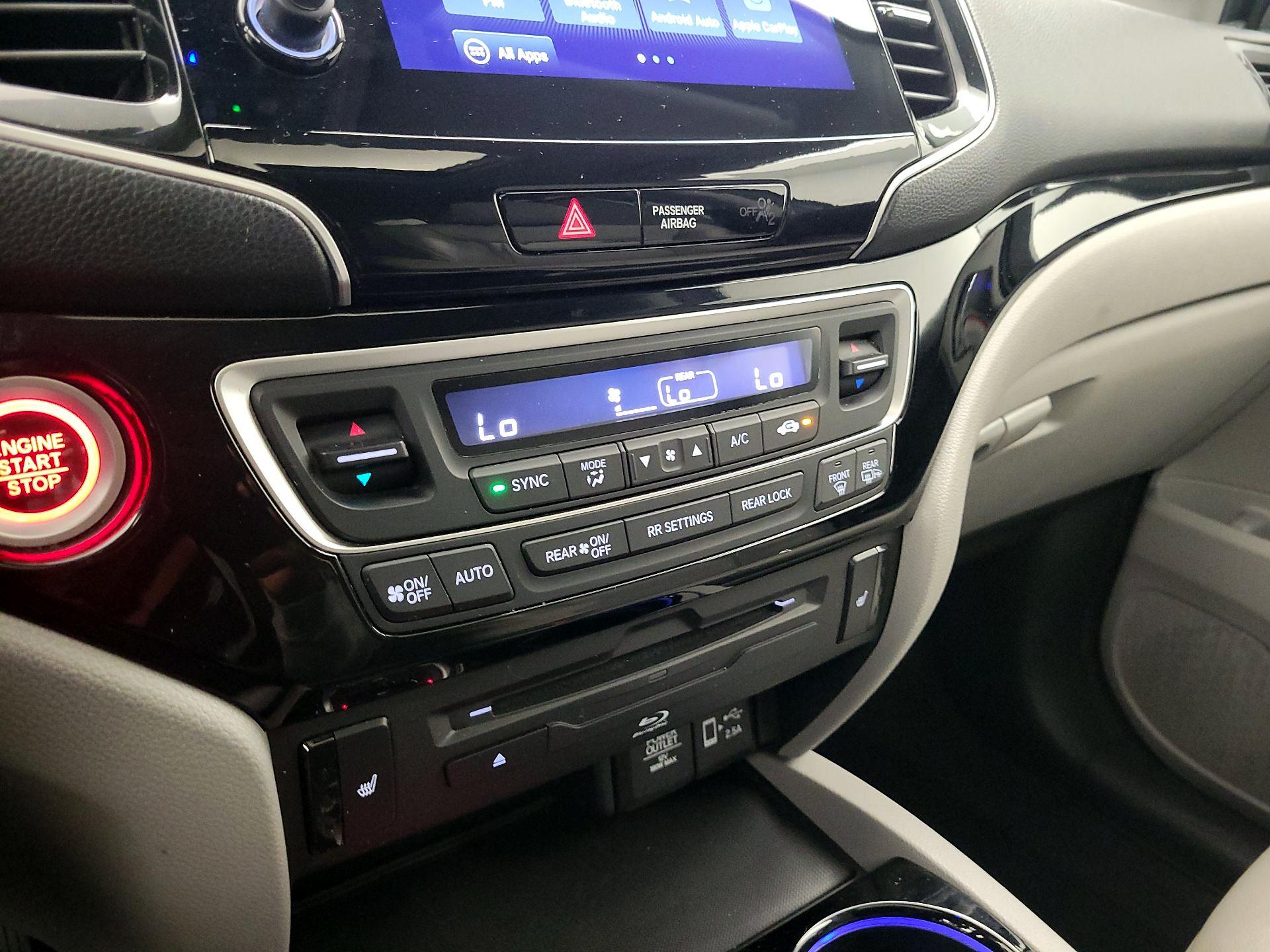 Thumbnail: 2019 Honda Pilot - 16