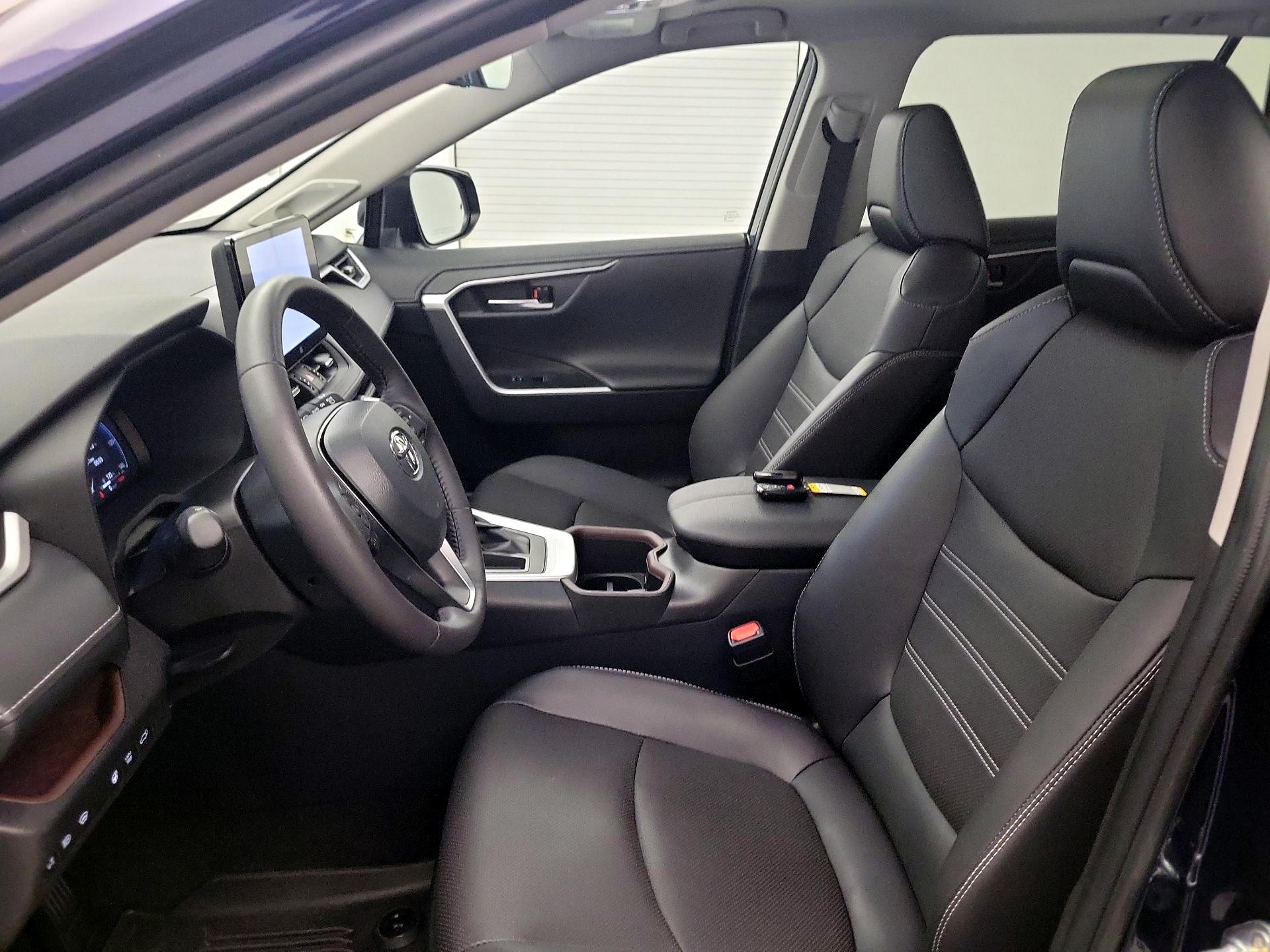 Thumbnail: 2025 Toyota RAV4 - 11