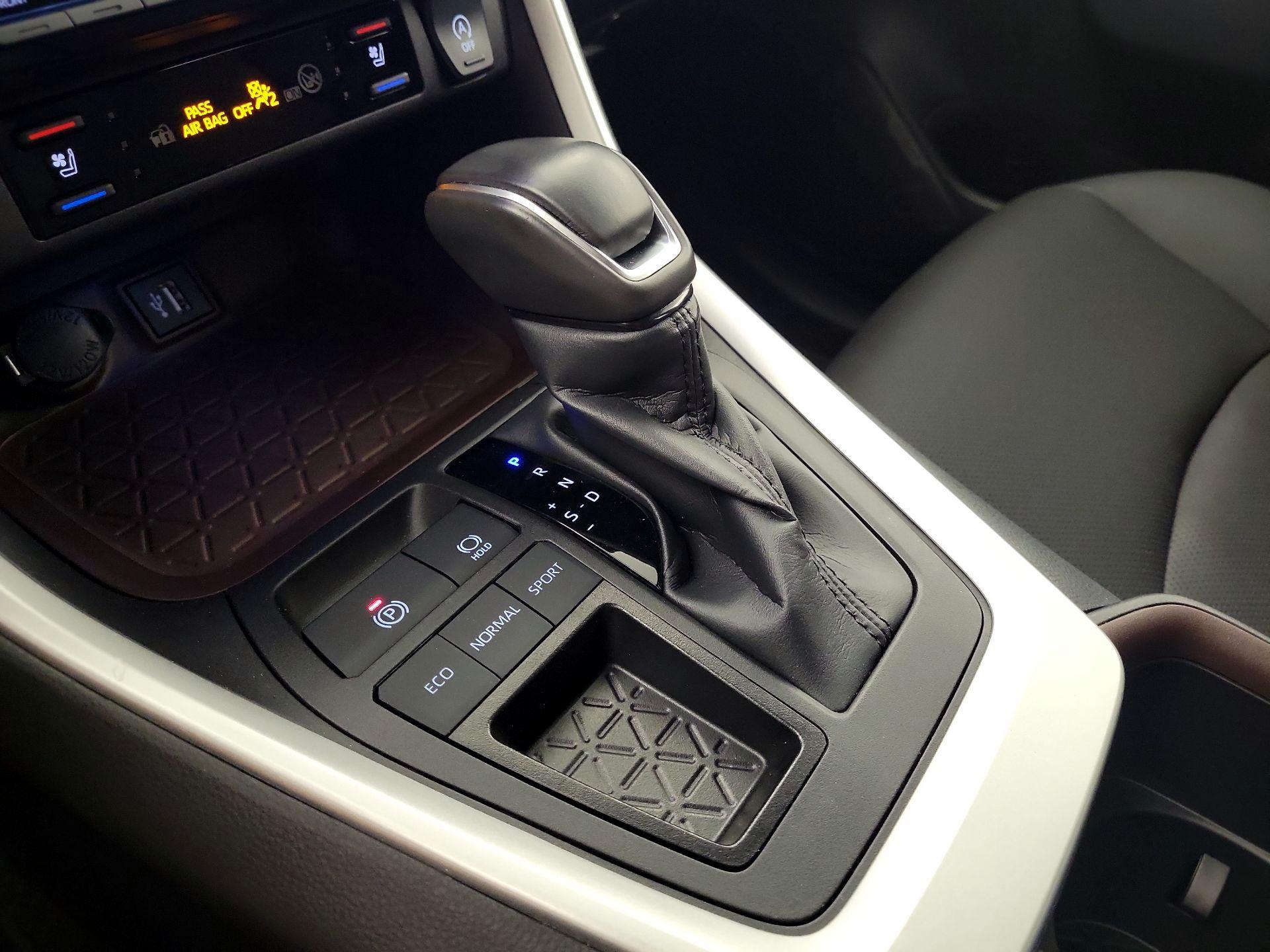 Thumbnail: 2025 Toyota RAV4 - 17