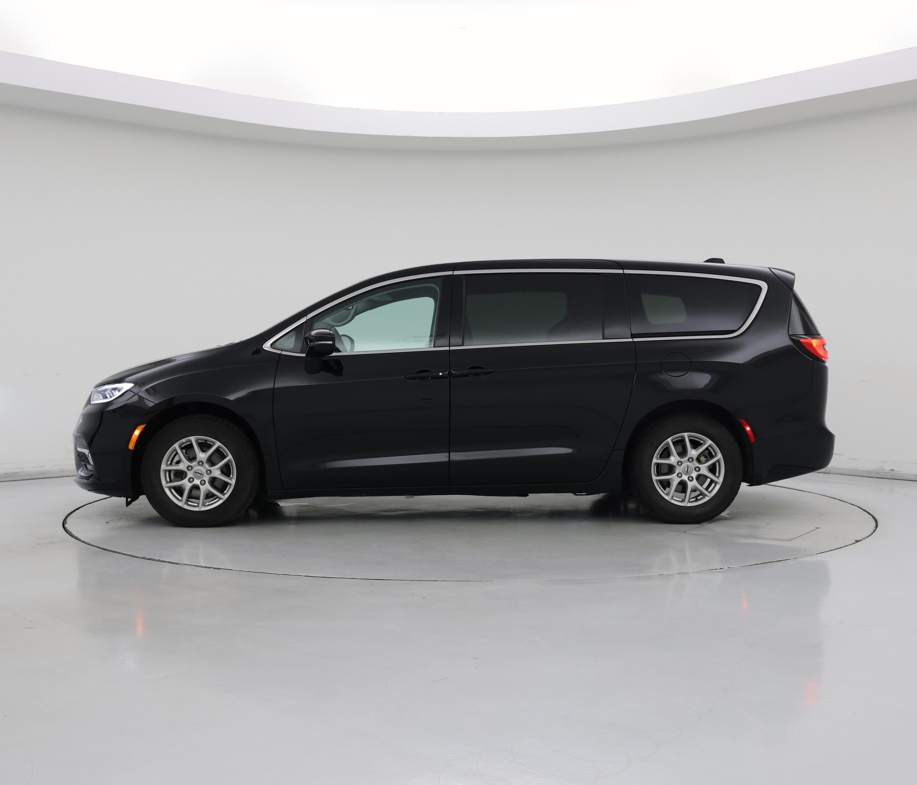 Thumbnail: 2024 Chrysler Pacifica - 3