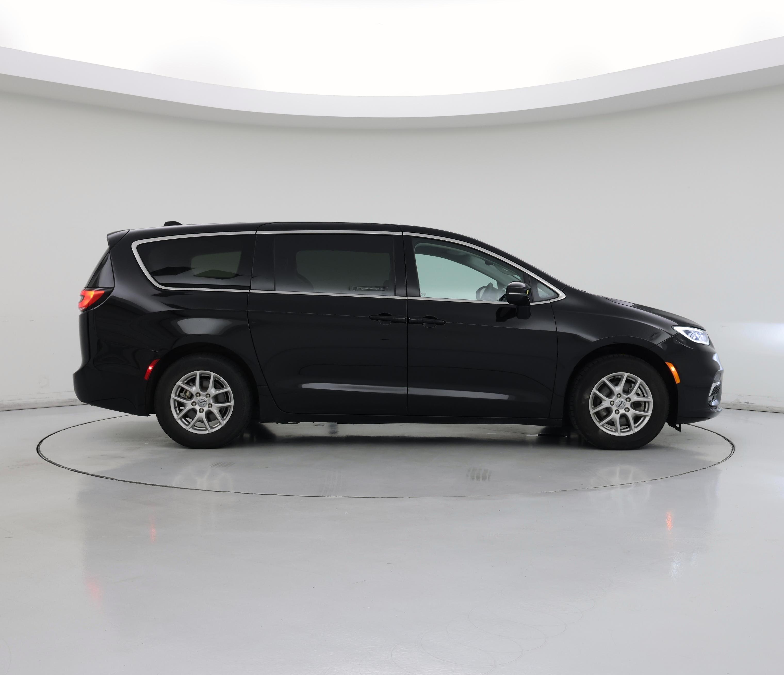 Thumbnail: 2024 Chrysler Pacifica - 7