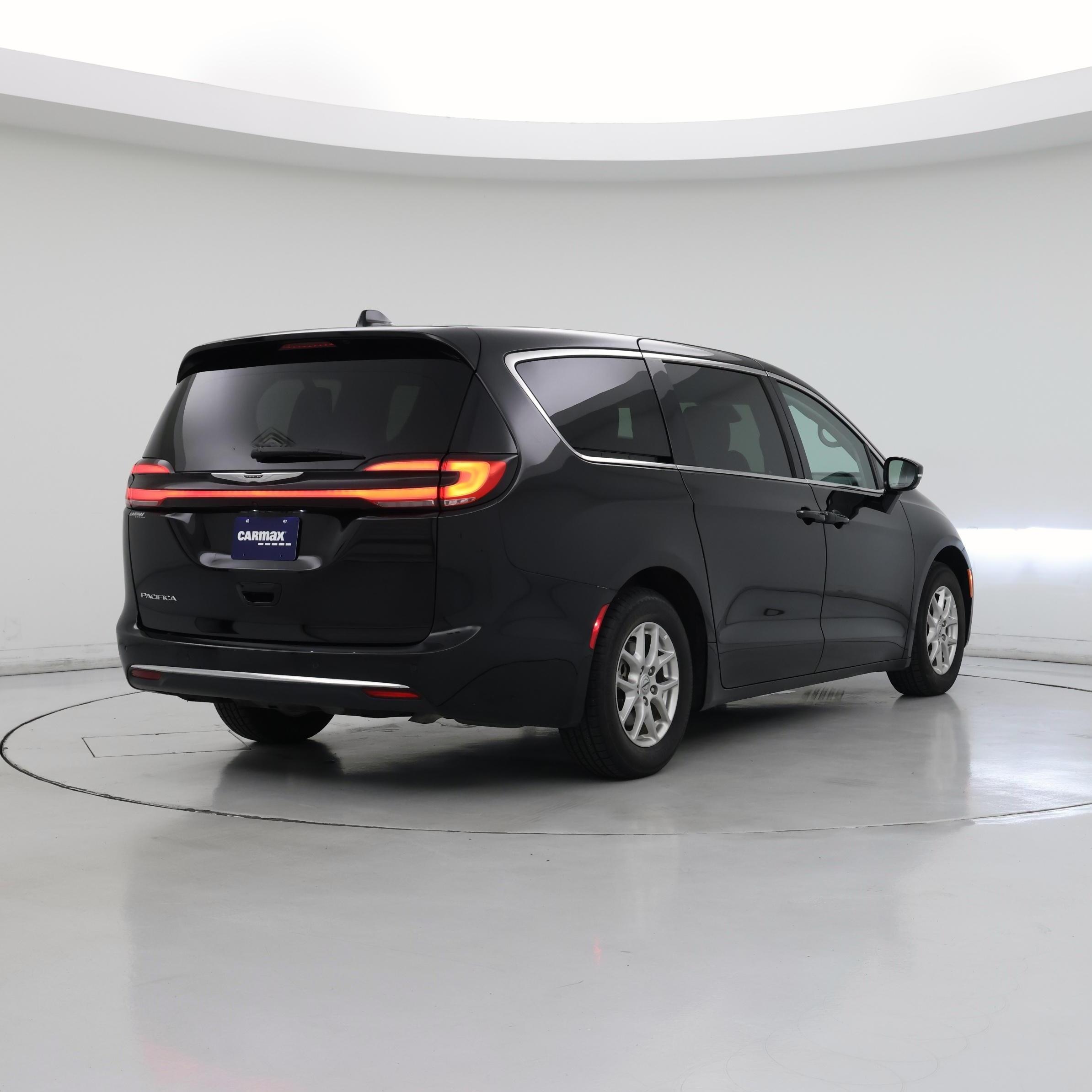 Thumbnail: 2024 Chrysler Pacifica - 8